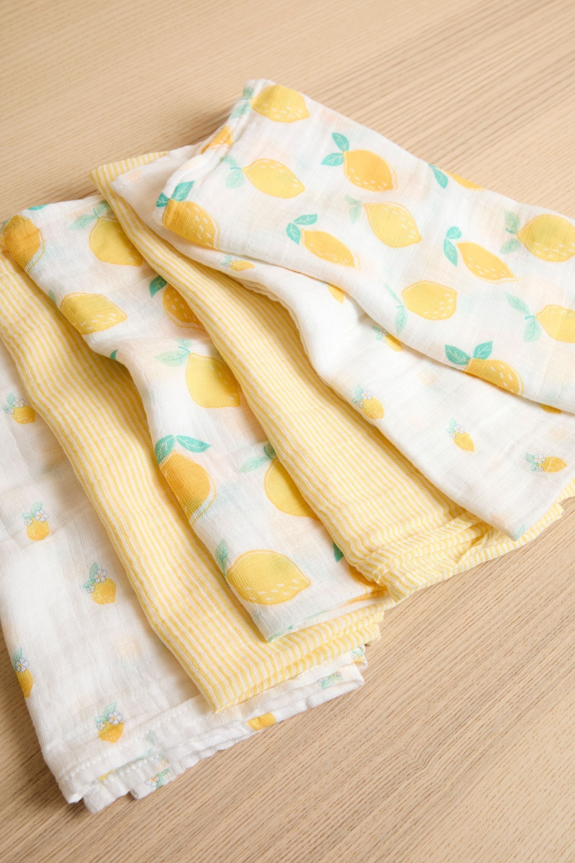 JoJo Maman Bébé Yellow Lemons 6-Pack Muslin Squares - Image 1 of 3