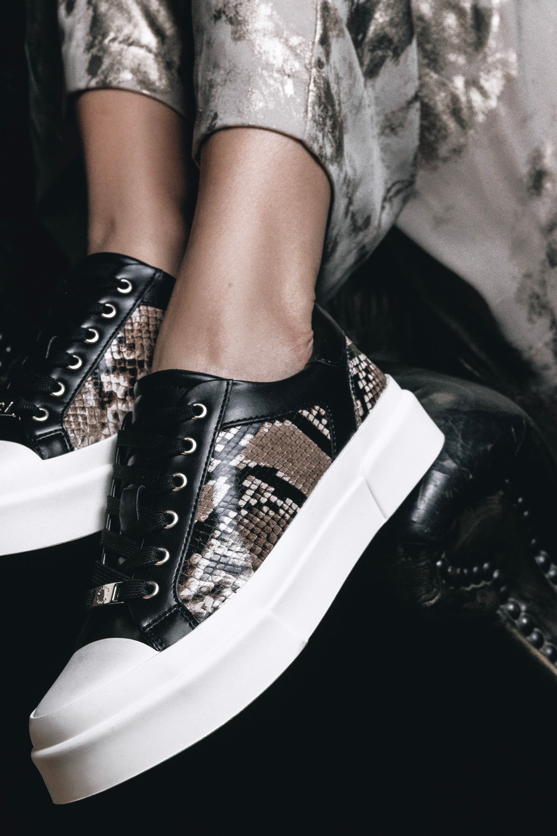 Moda in pelle trainers store