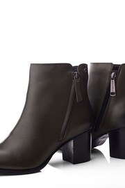 Moda in Pelle Lakayla Black Block Heel Ankle Boots With Decorative Outside Zip - Image 4 of 4