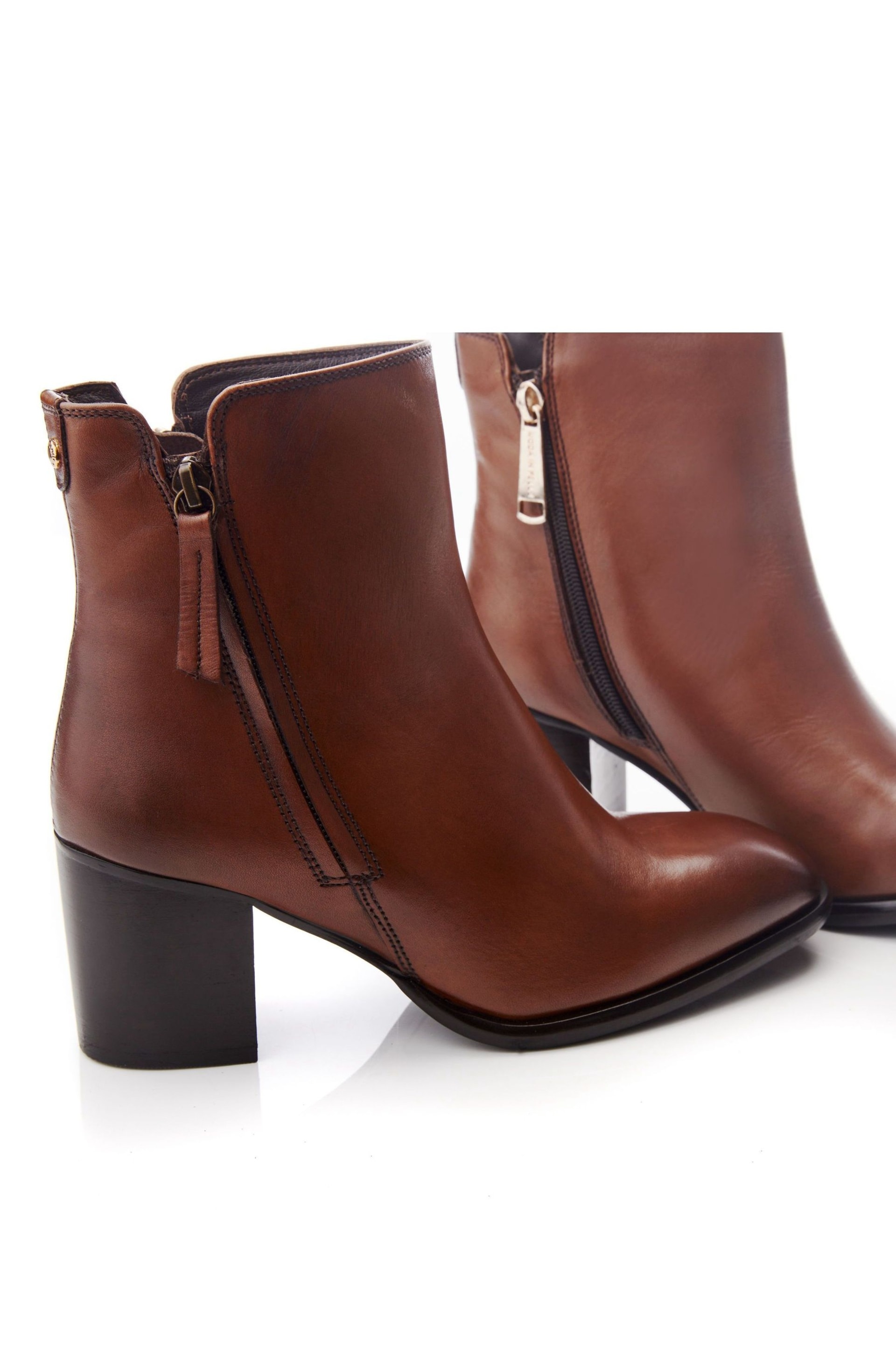 Moda in Pelle Lakayla Block Heel Ankle Brown Boots With Decorative Outside Zip - Image 4 of 4