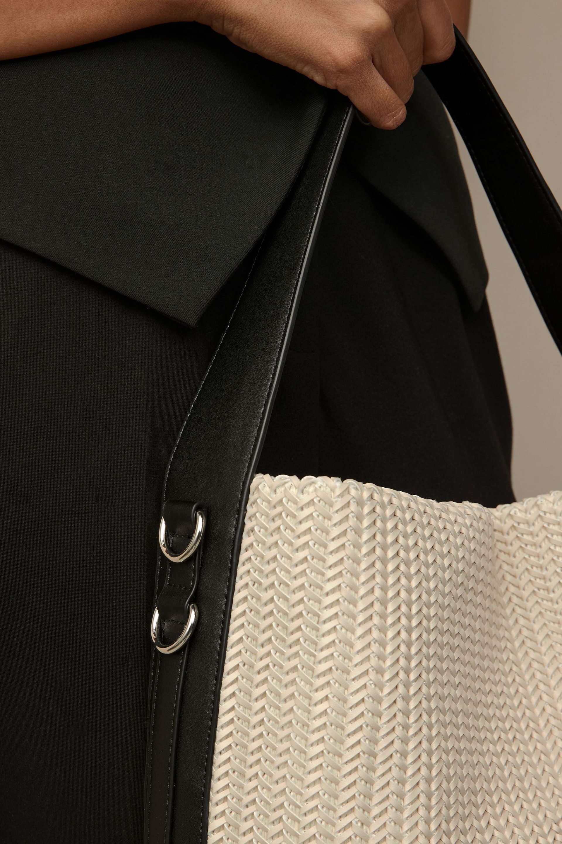 White Weave Shoulder Bag - Image 2 of 7