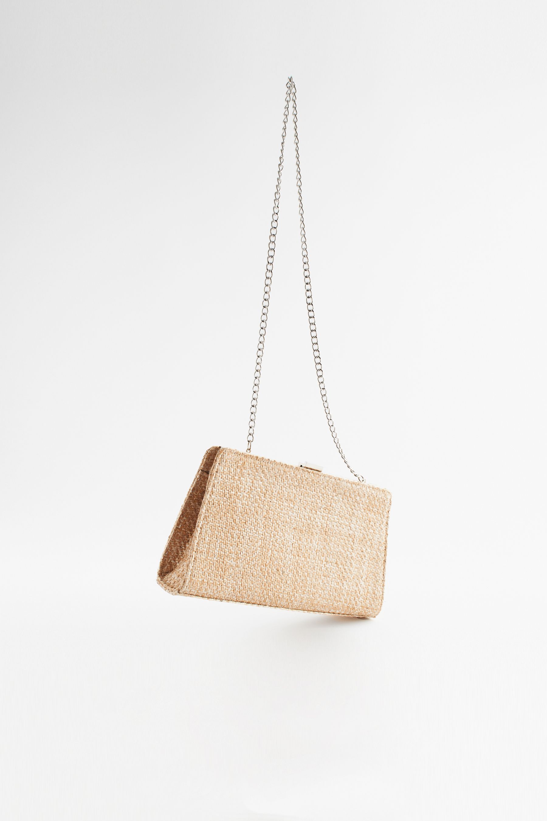 Raffia clutch outlet