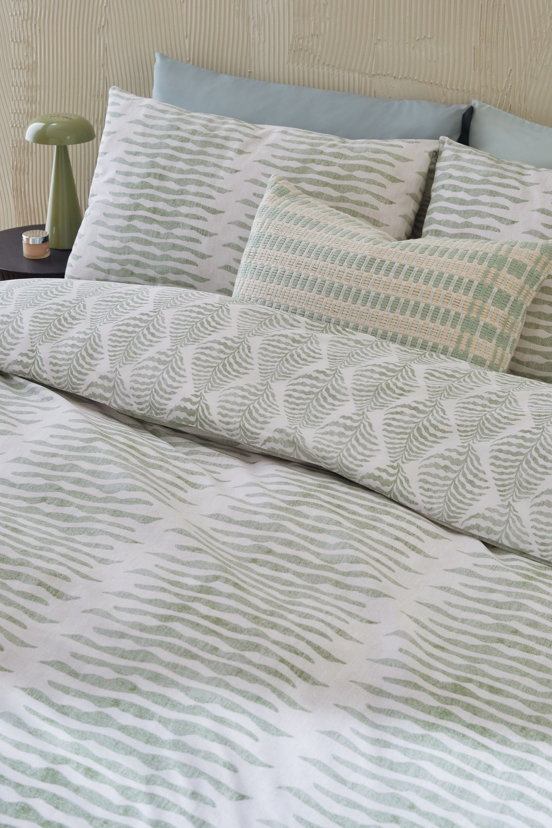 Kate Spade Block Print fern Comforter set !! full /queen buy