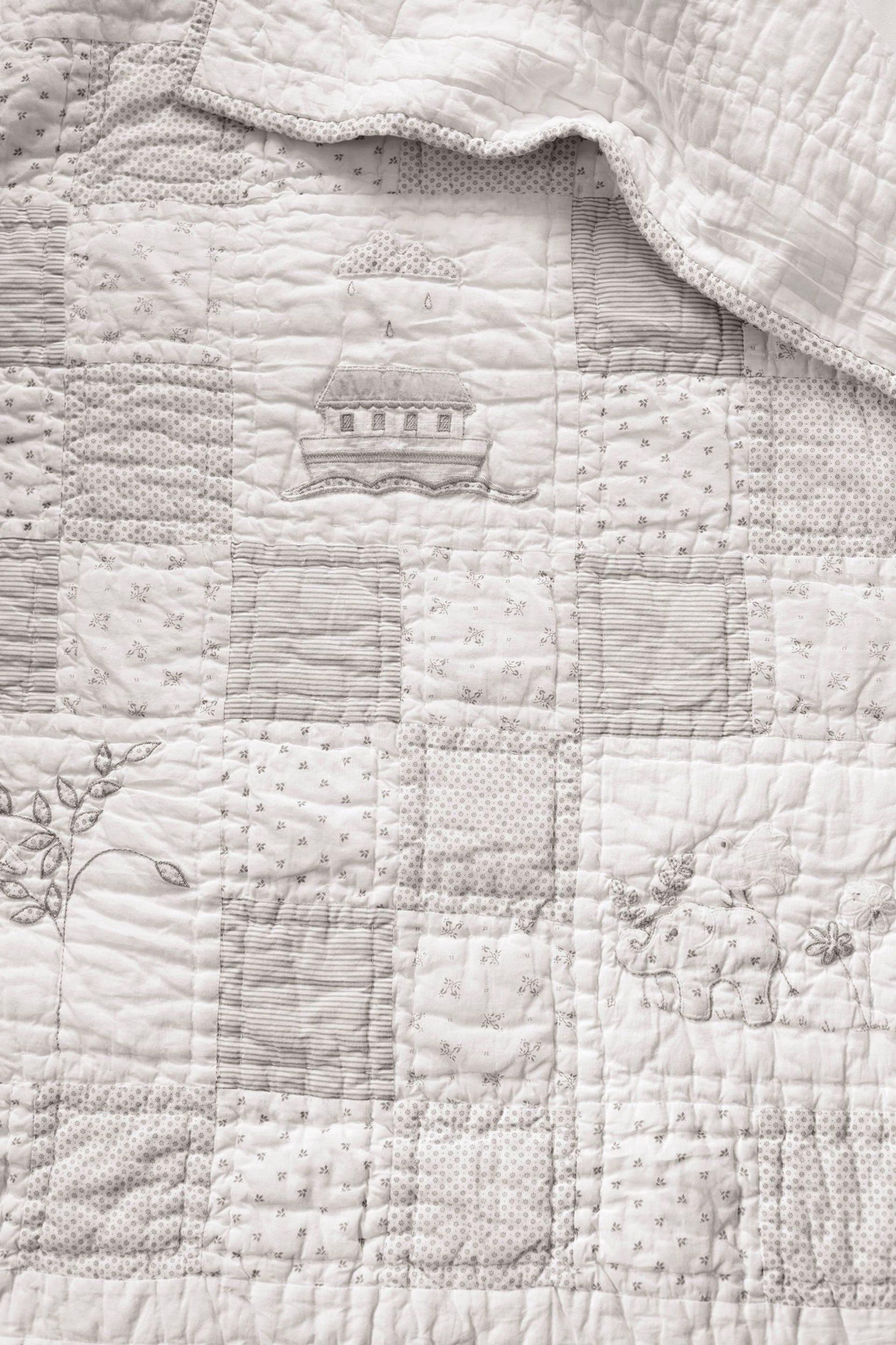 The White Company White Kids Noah's Ark Cot Bed Quilt - Image 1 of 3