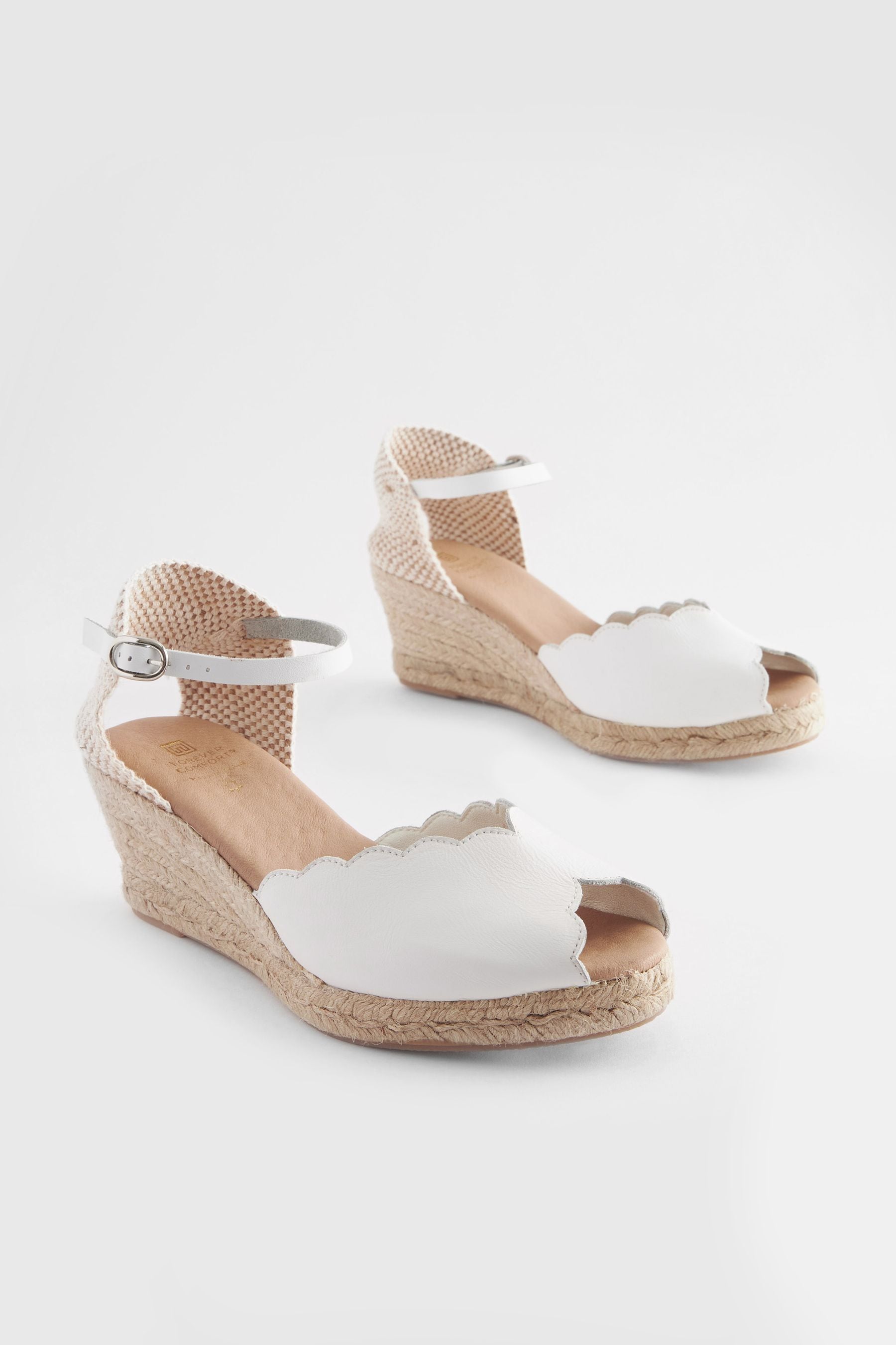 Scalloped wedges store