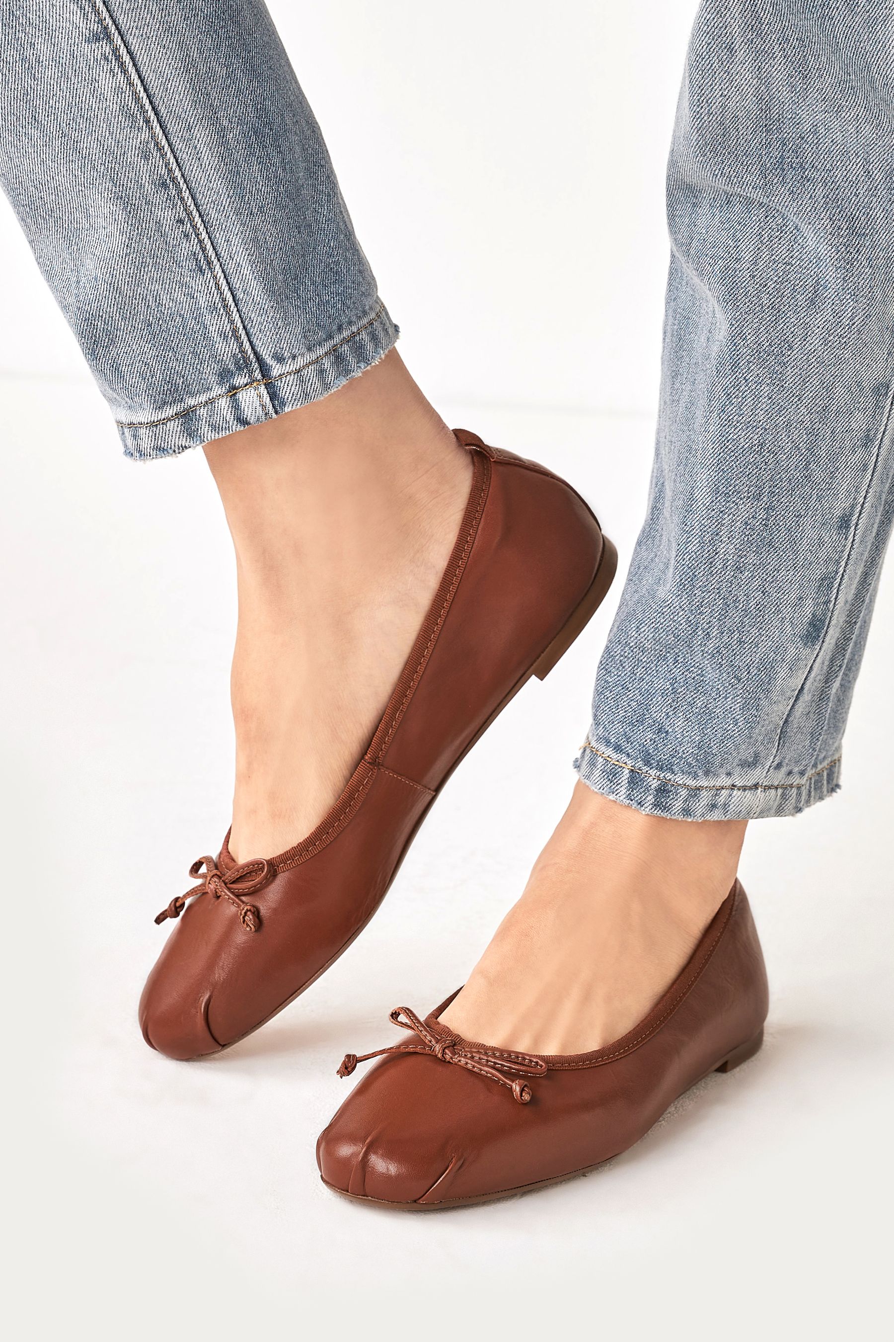 Brown leather ballet pumps outlet