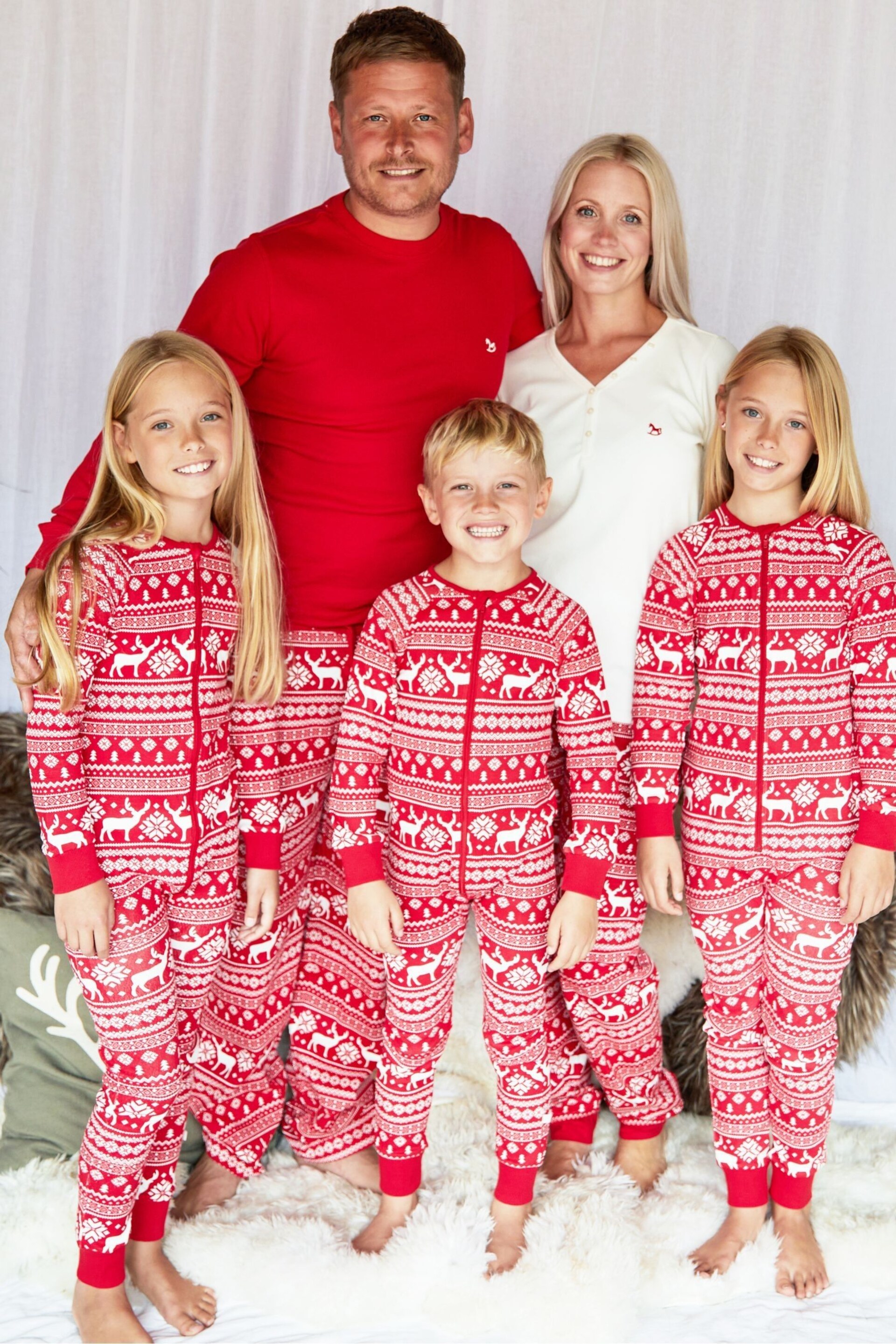 The Little Tailor Men's Red Reindeer Christmas Fairisle Pyjamas - Image 4 of 11