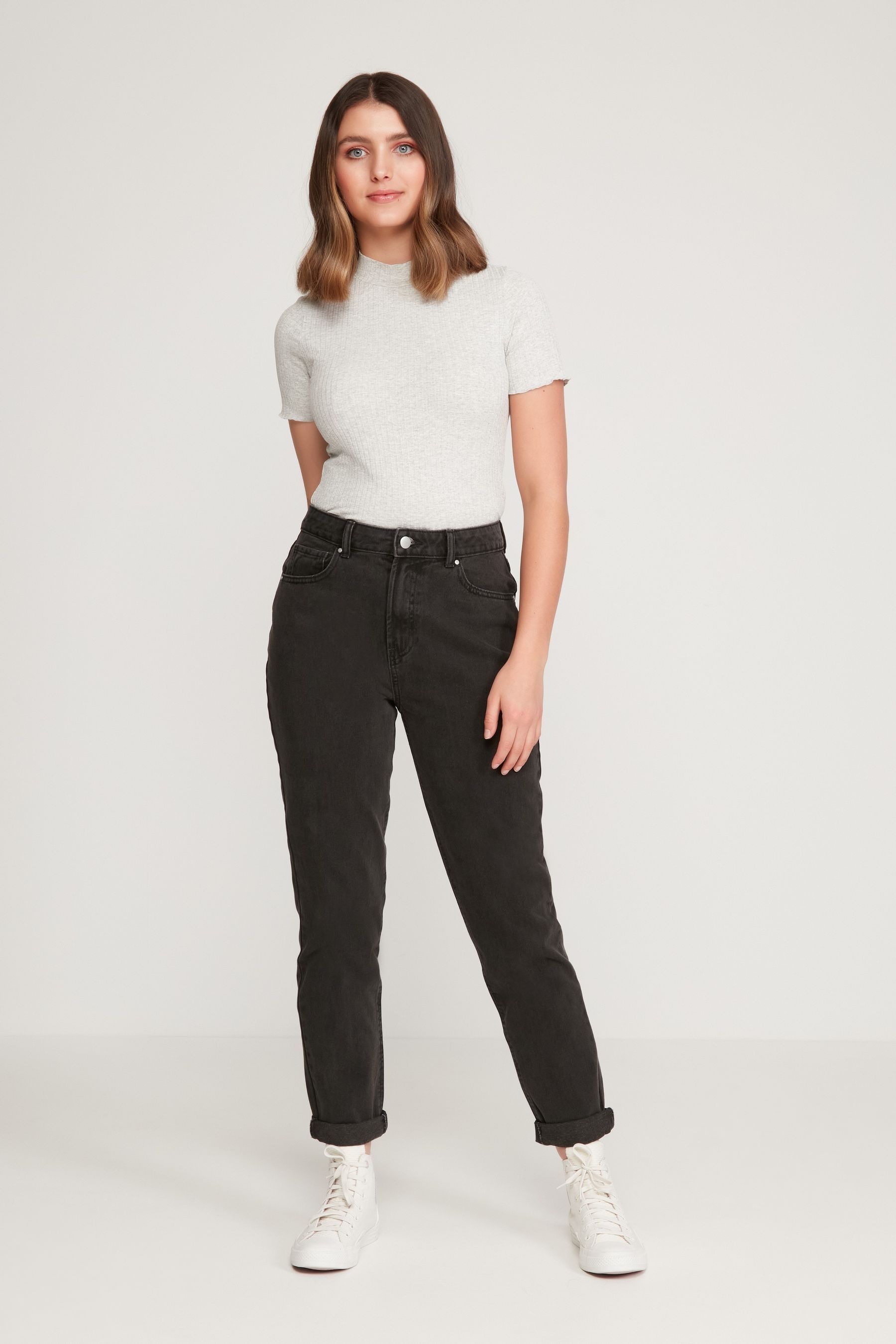 Mom jeans teenager top