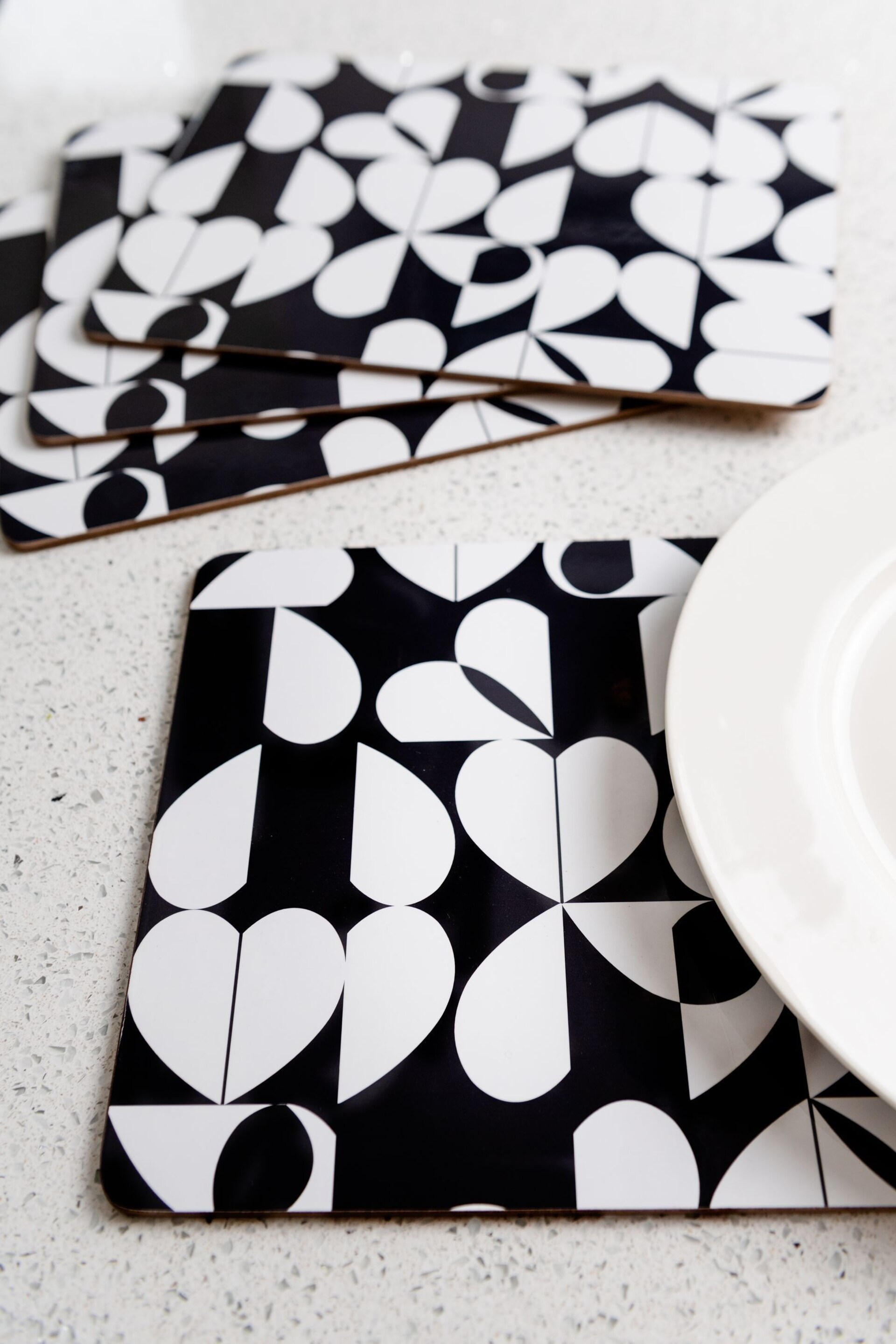 Beau And Elliot Set of 4 White Monochrome Brokenhearted Placemats - Image 2 of 4