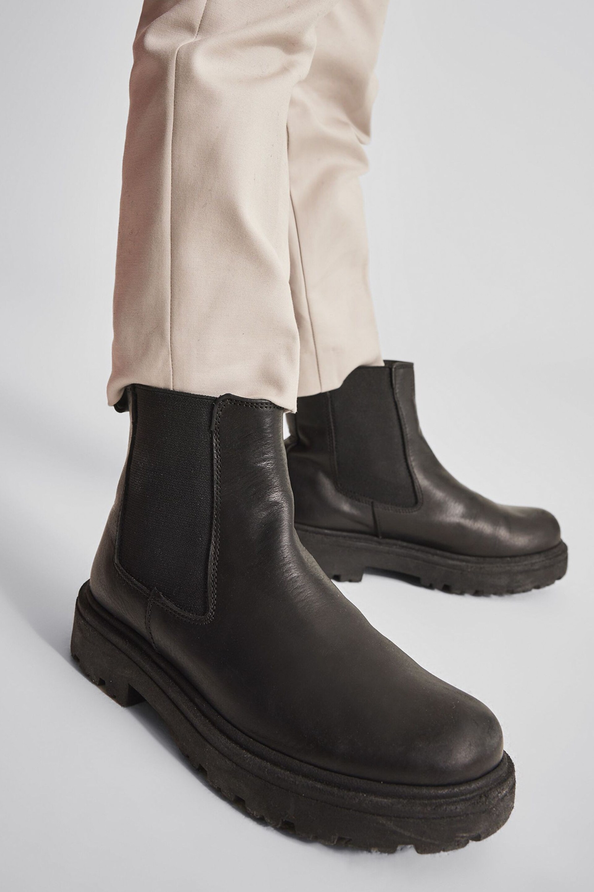 Reiss Black Taylor Junior Leather Chelsea Boots - Image 7 of 7