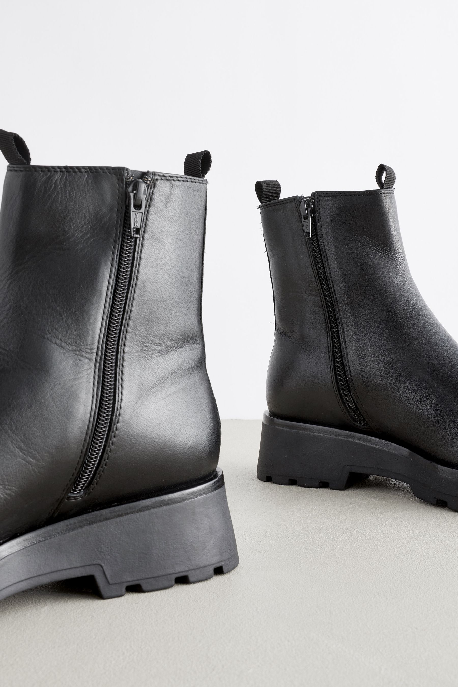 Flat sole chelsea boots hotsell