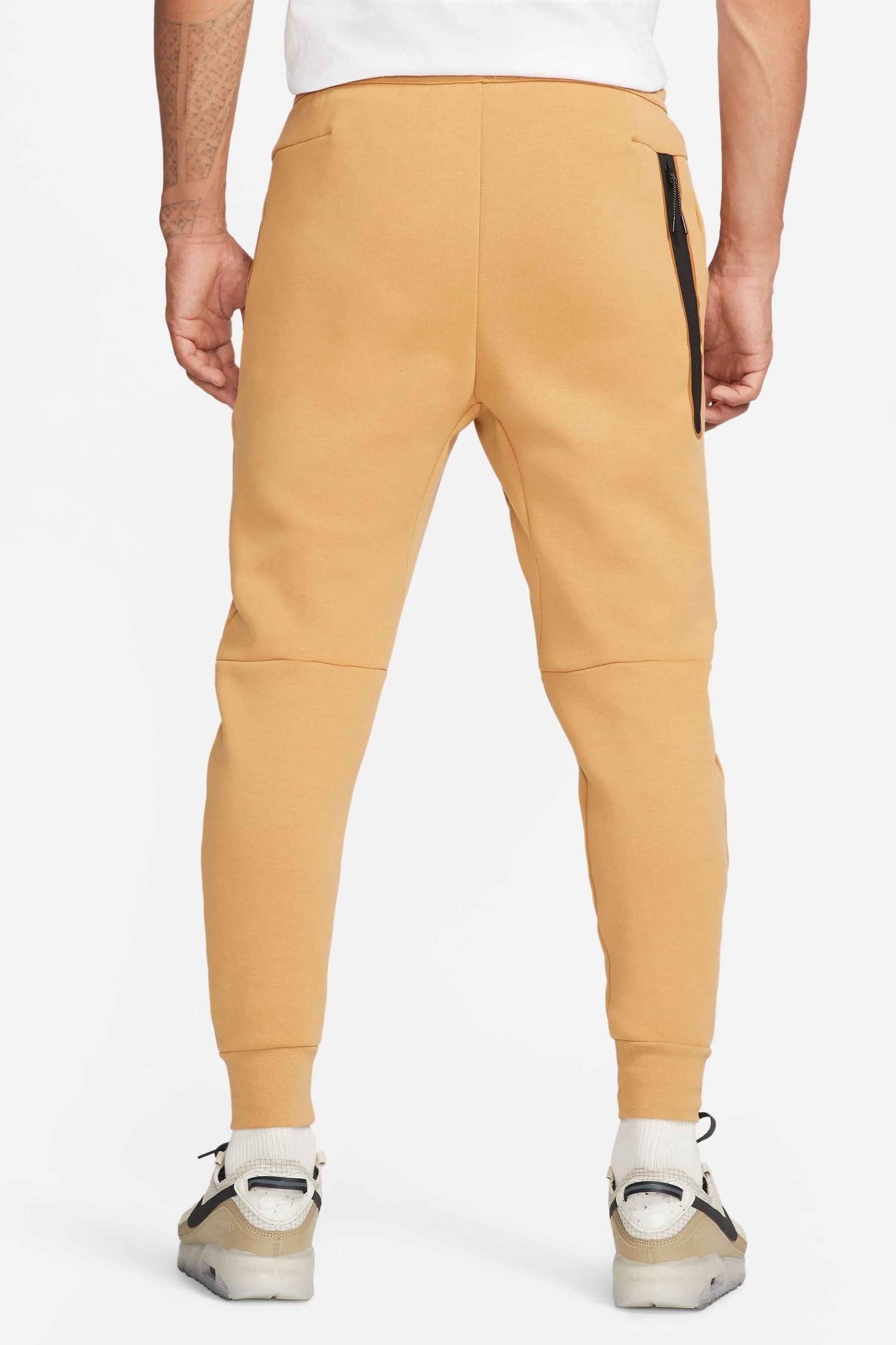 Yellow nike tech fleece pants online