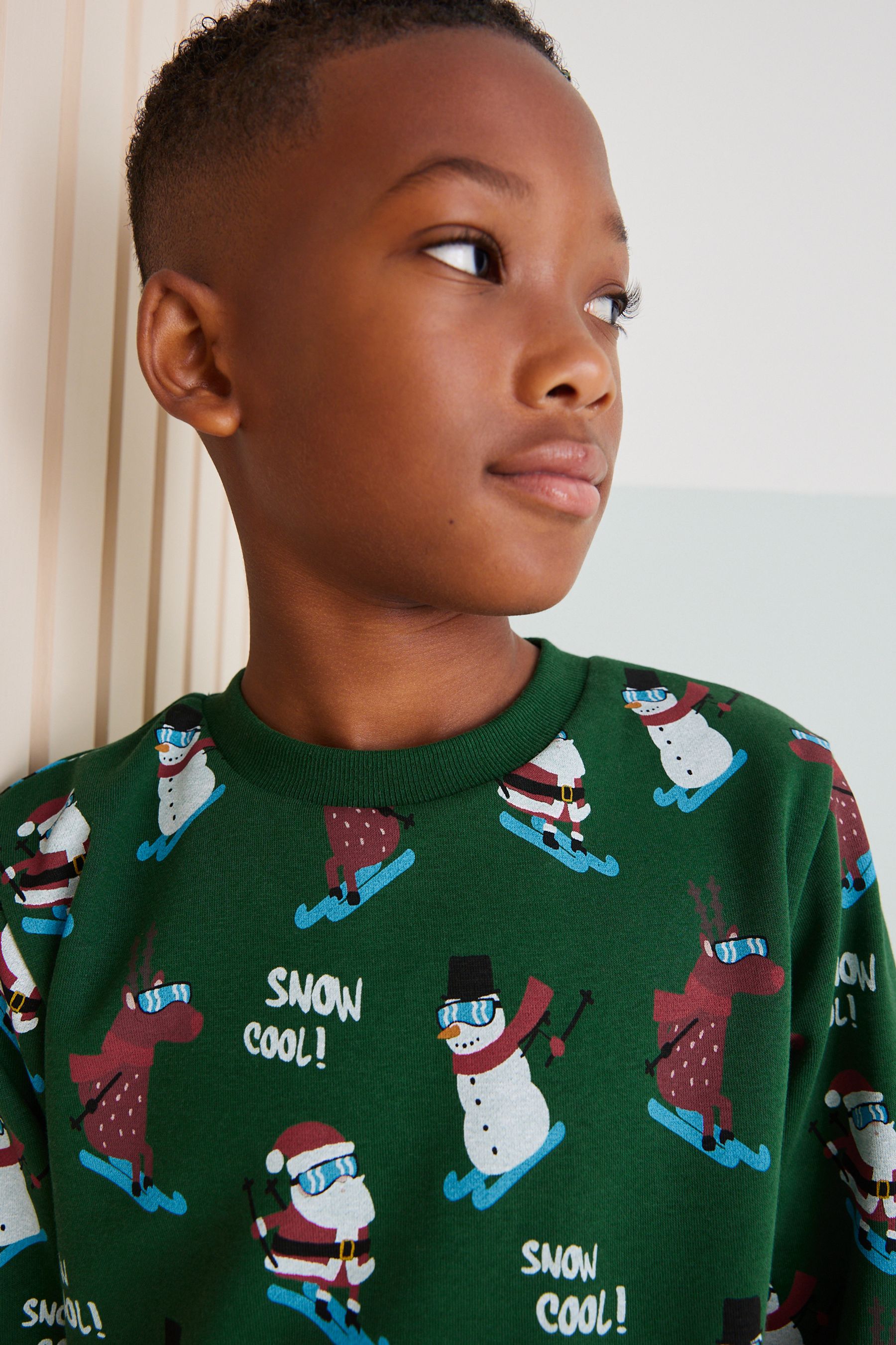 Green christmas sweatshirt discount