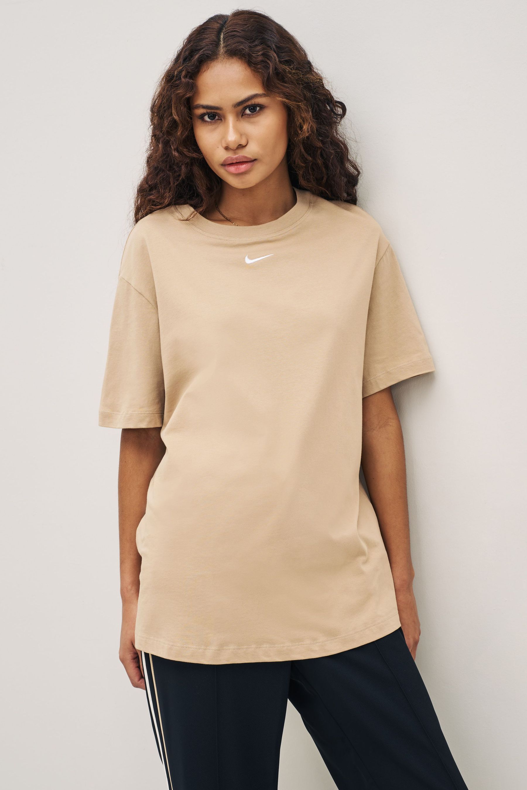 Nike beige shirt clearance