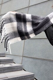 Black/White Check Heavyweight Tassel Trim Blanket Scarf - Image 4 of 7