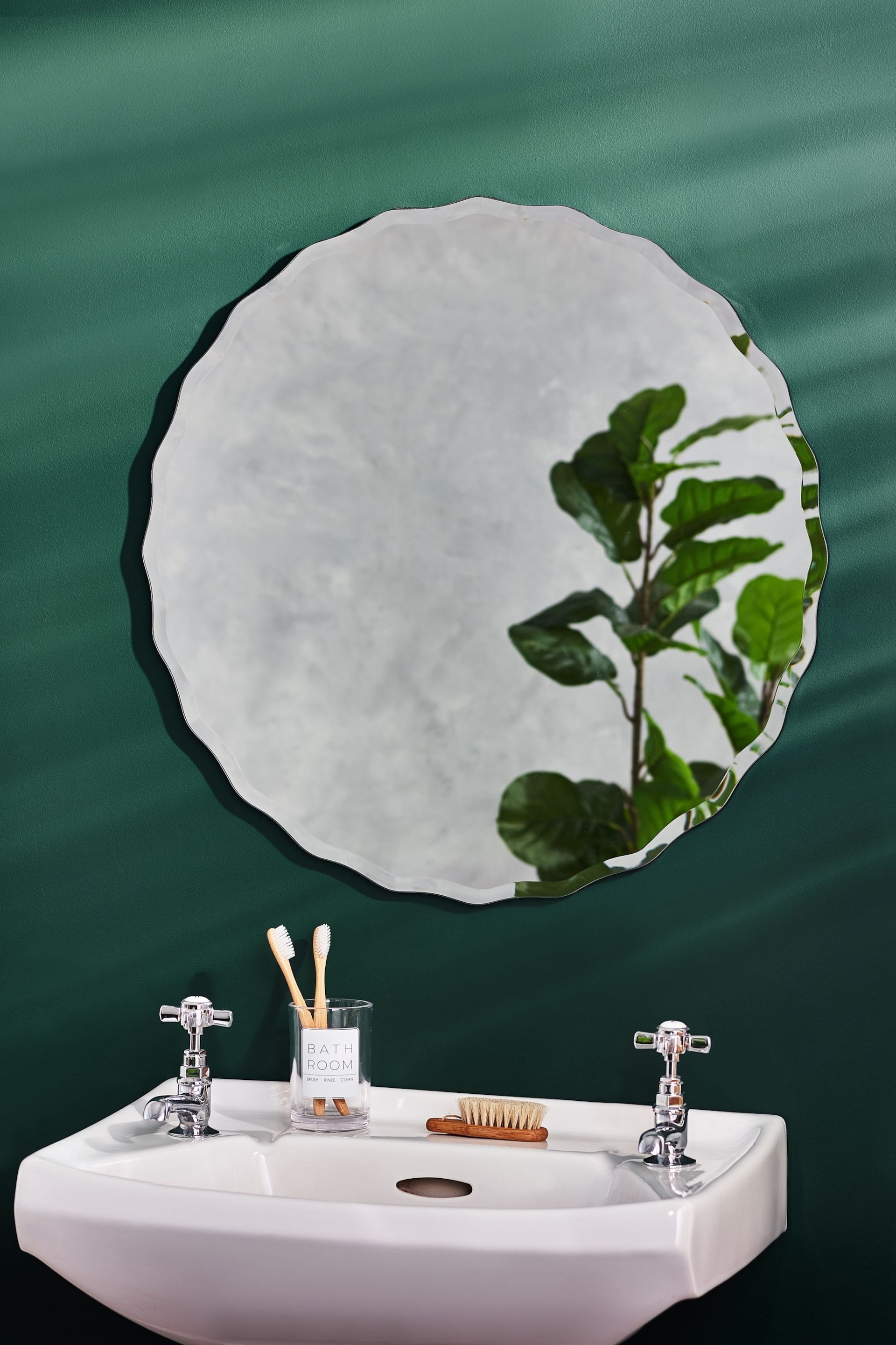 Clear Scalloped Round Wall Mirror 60x60cm - Image 1 of 6