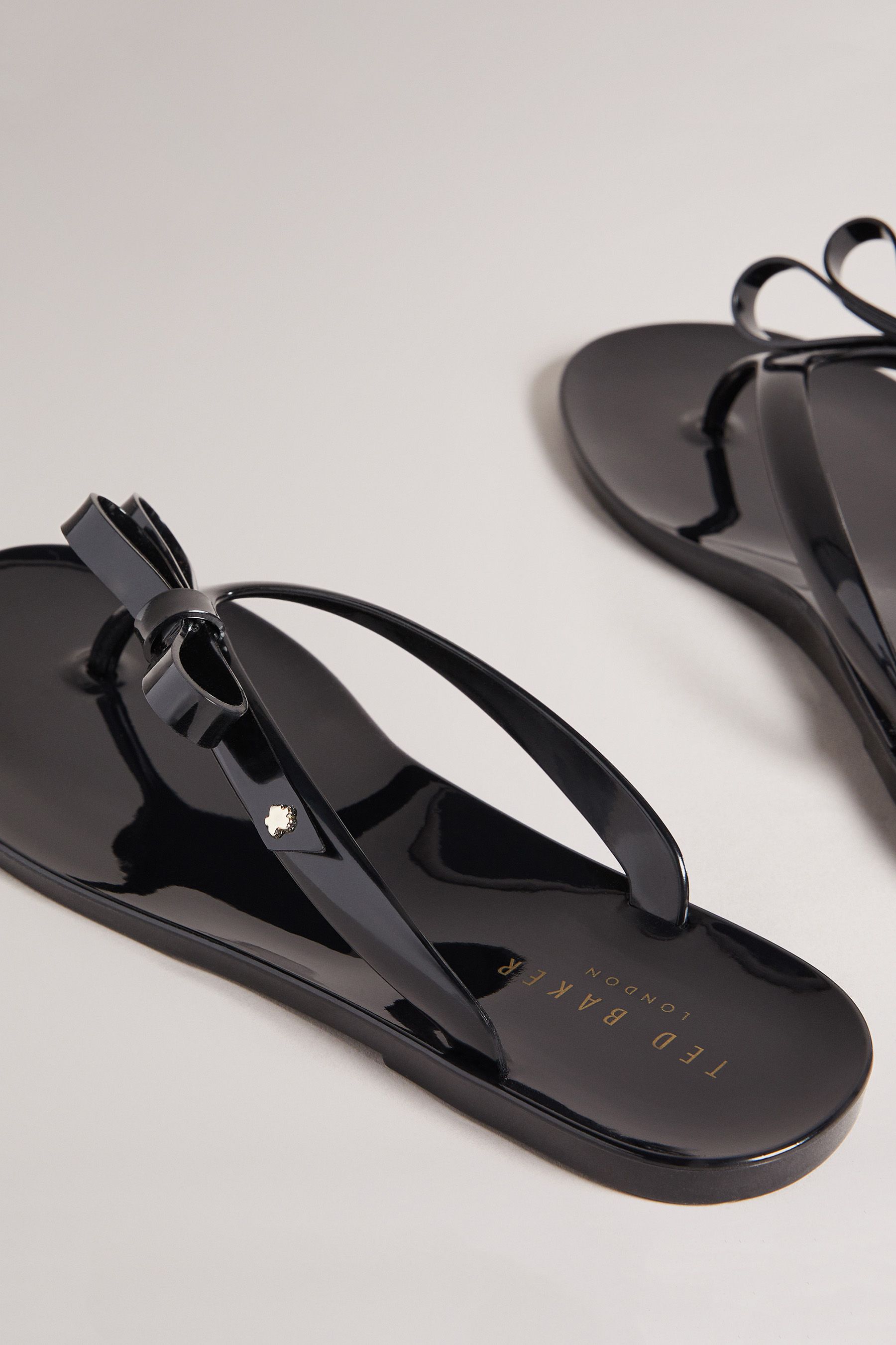 Ted baker flip flops size 8 shop