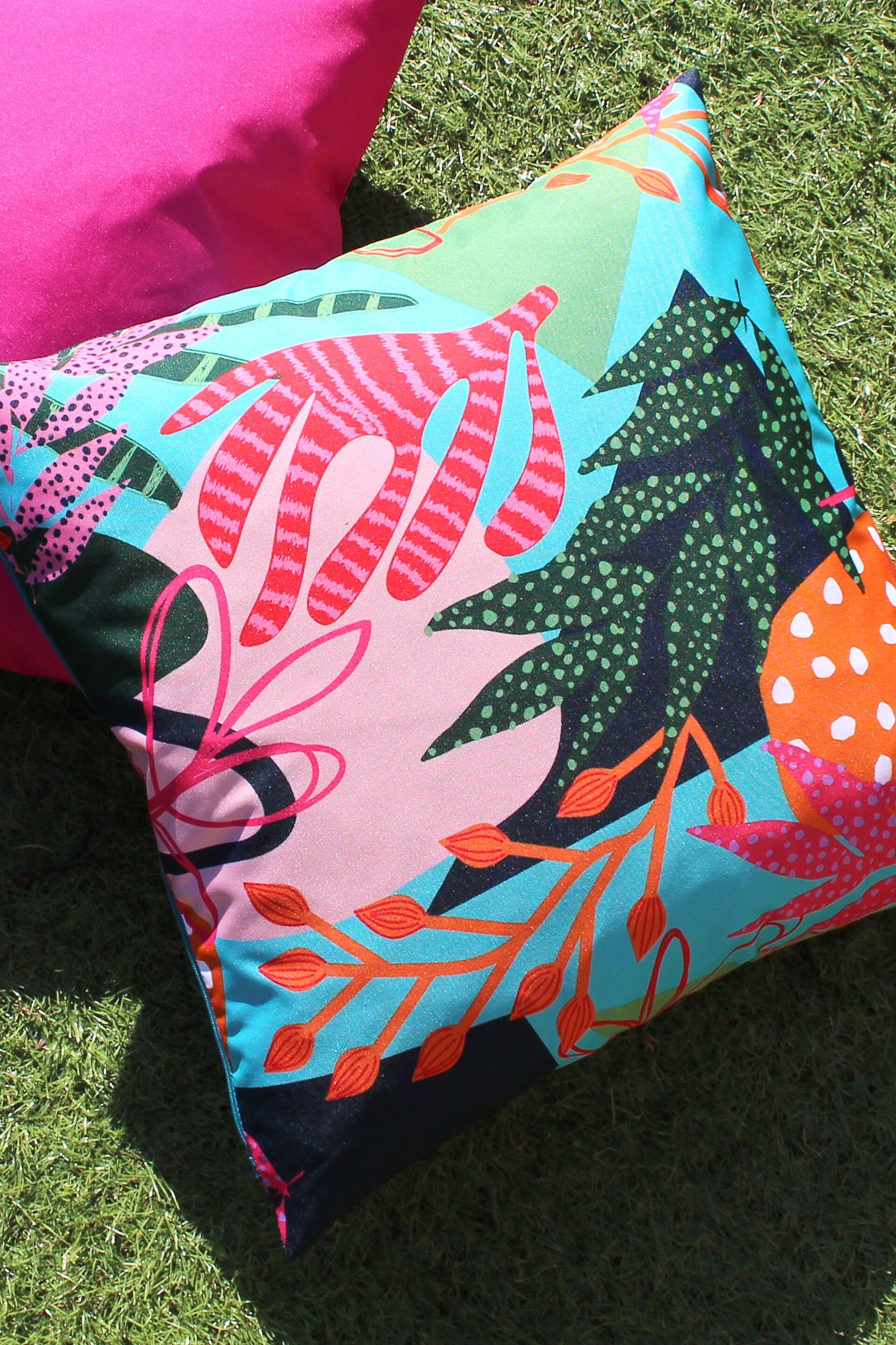 furn. Pink Coralina Outdoor Polyester Cushion - Image 3 of 6