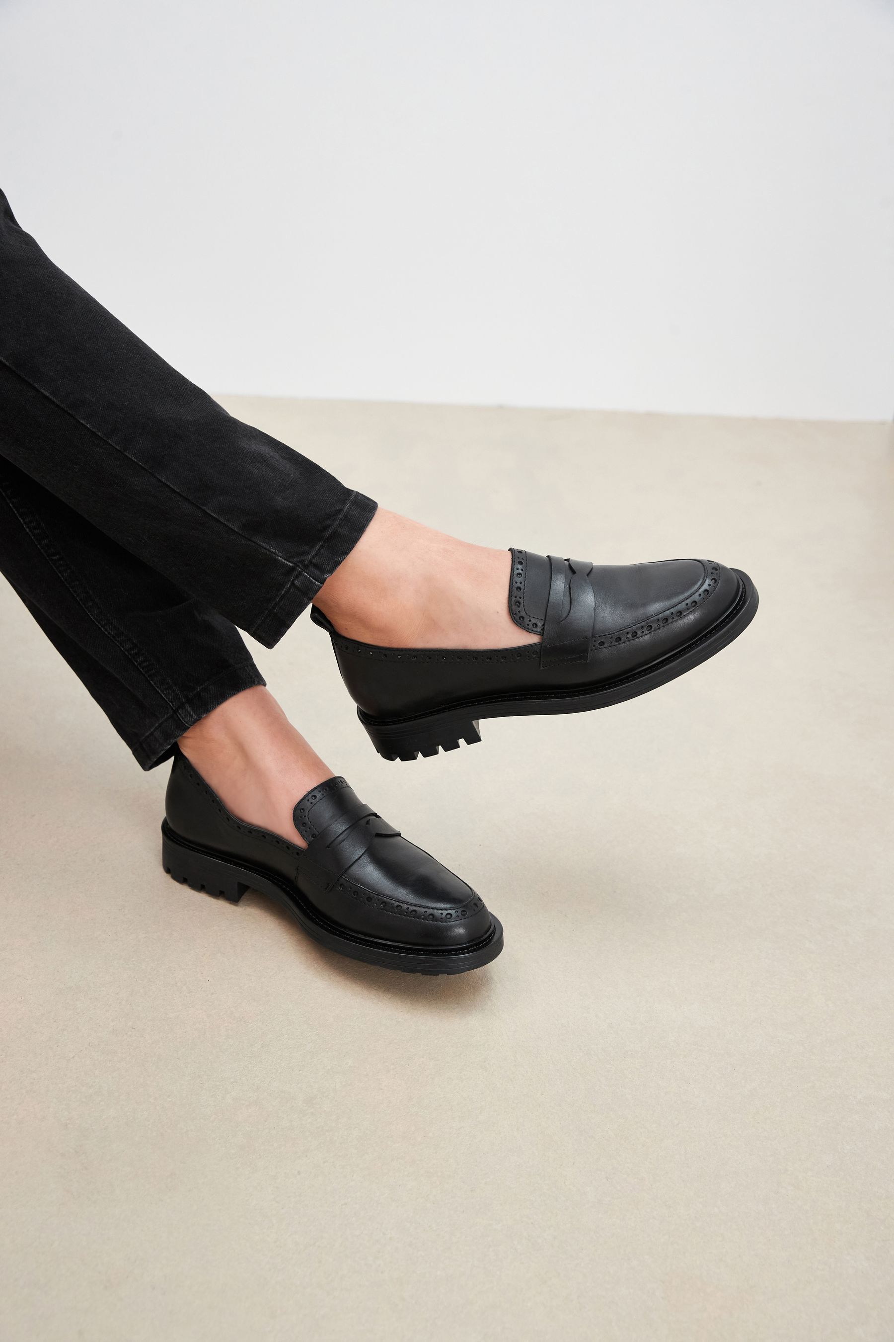 Loafer brogues top