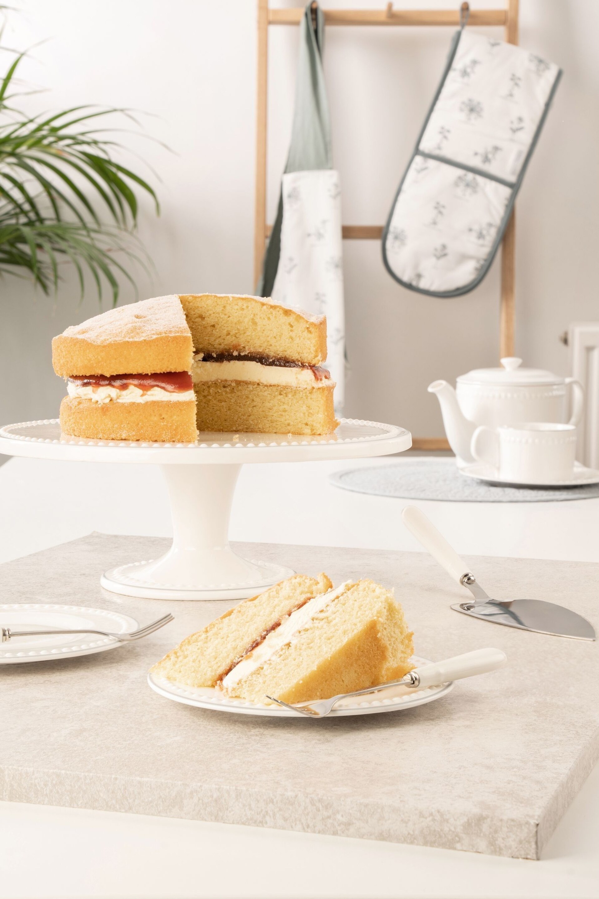 Mary Berry White Signature Cake Stand - Image 1 of 3