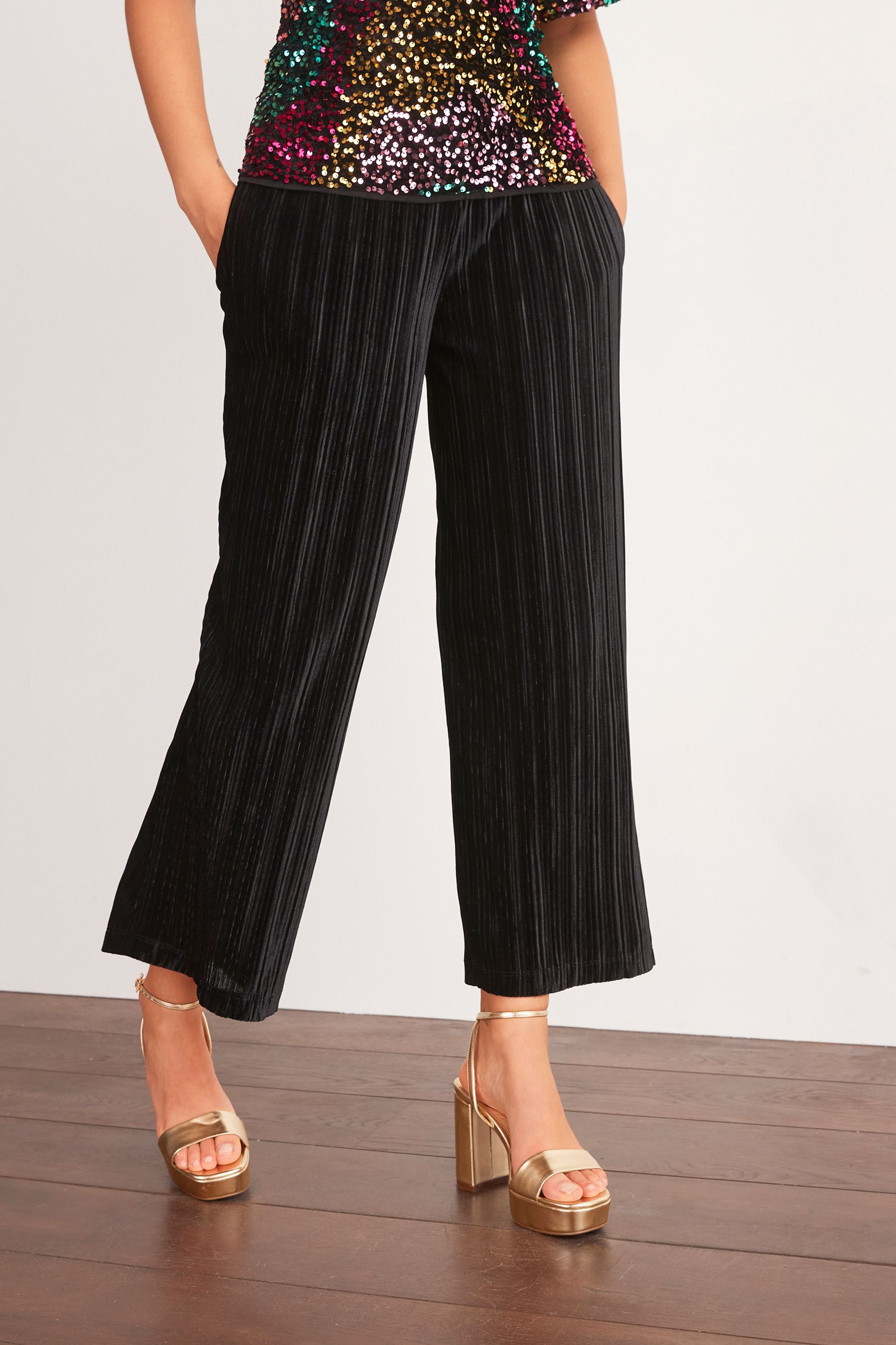 Velvet pleated trousers top