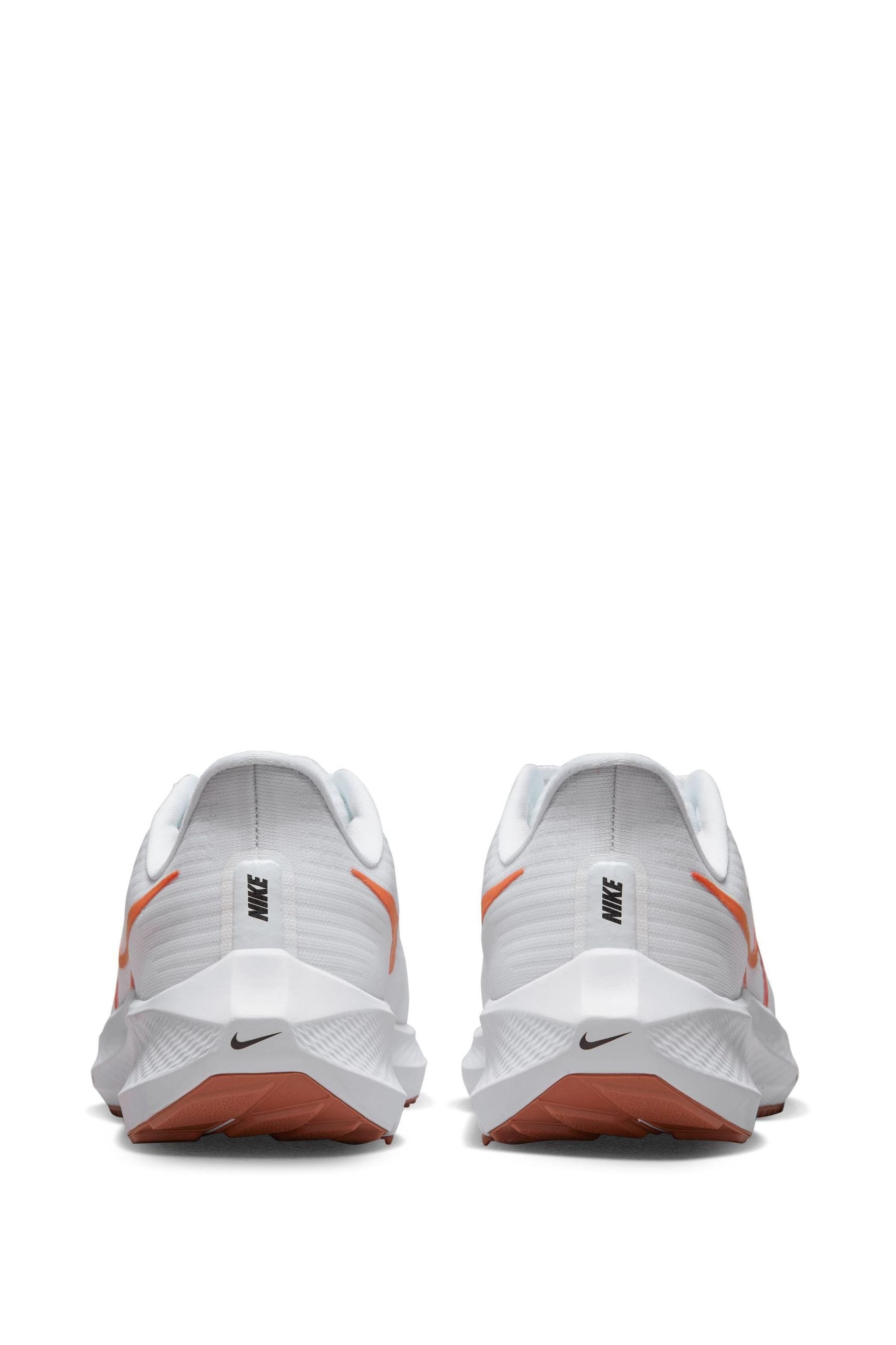 Zoom pegasus white top