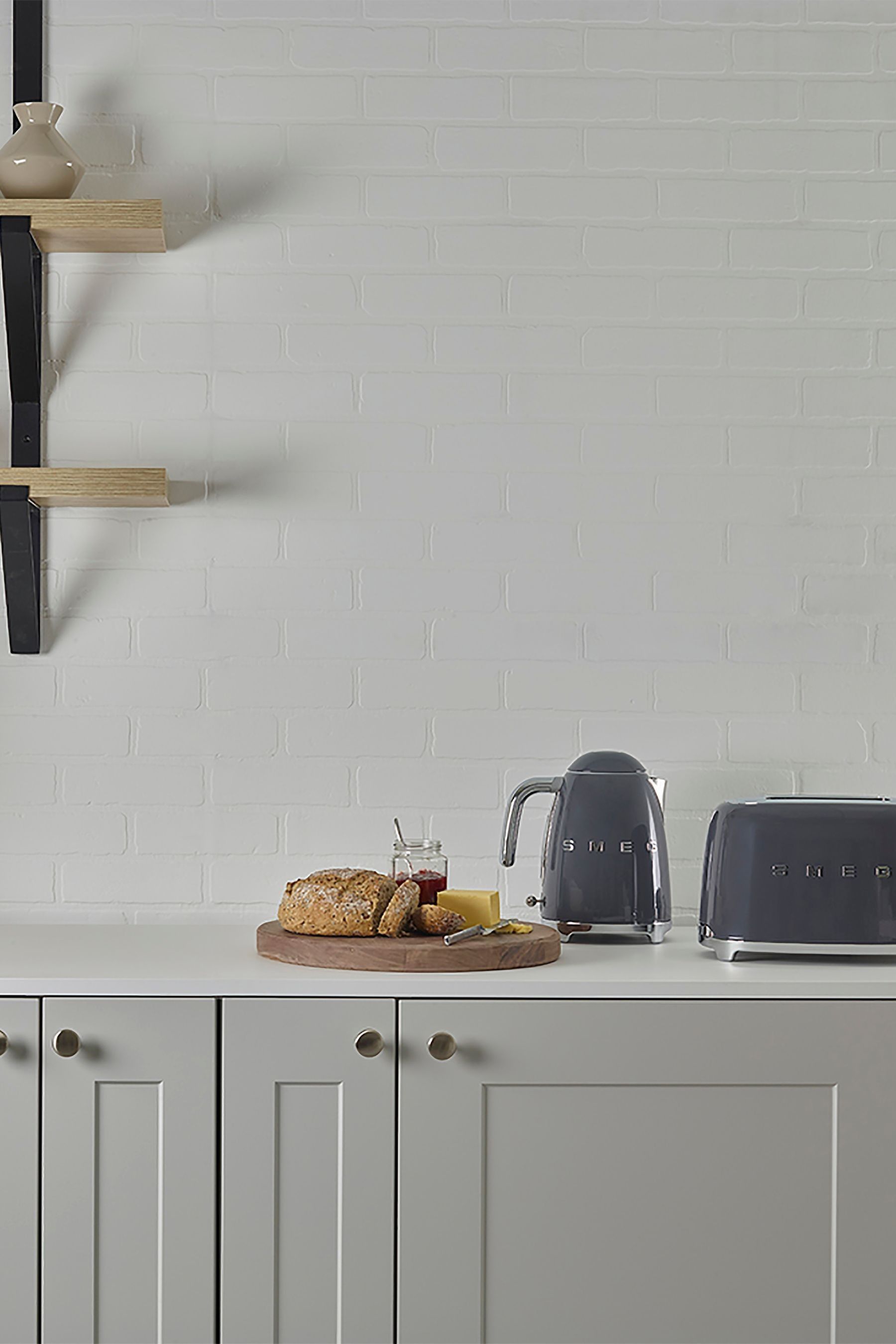 Grey smeg kettle top