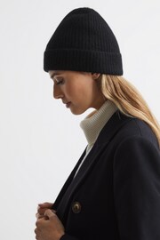 Reiss Black Cara Cashmere Ribbed Beanie Hat - Image 2 of 3