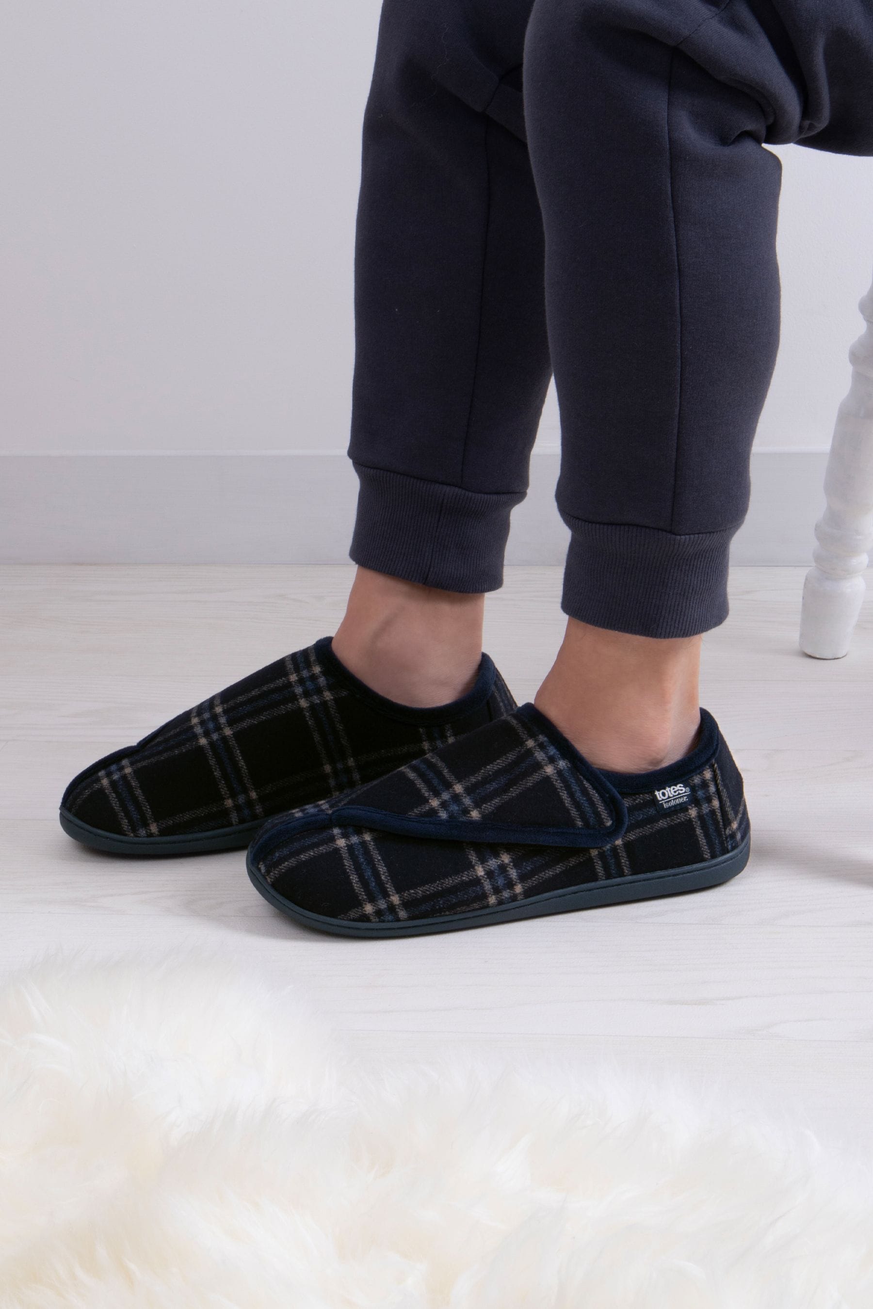Isotoner velcro slippers top