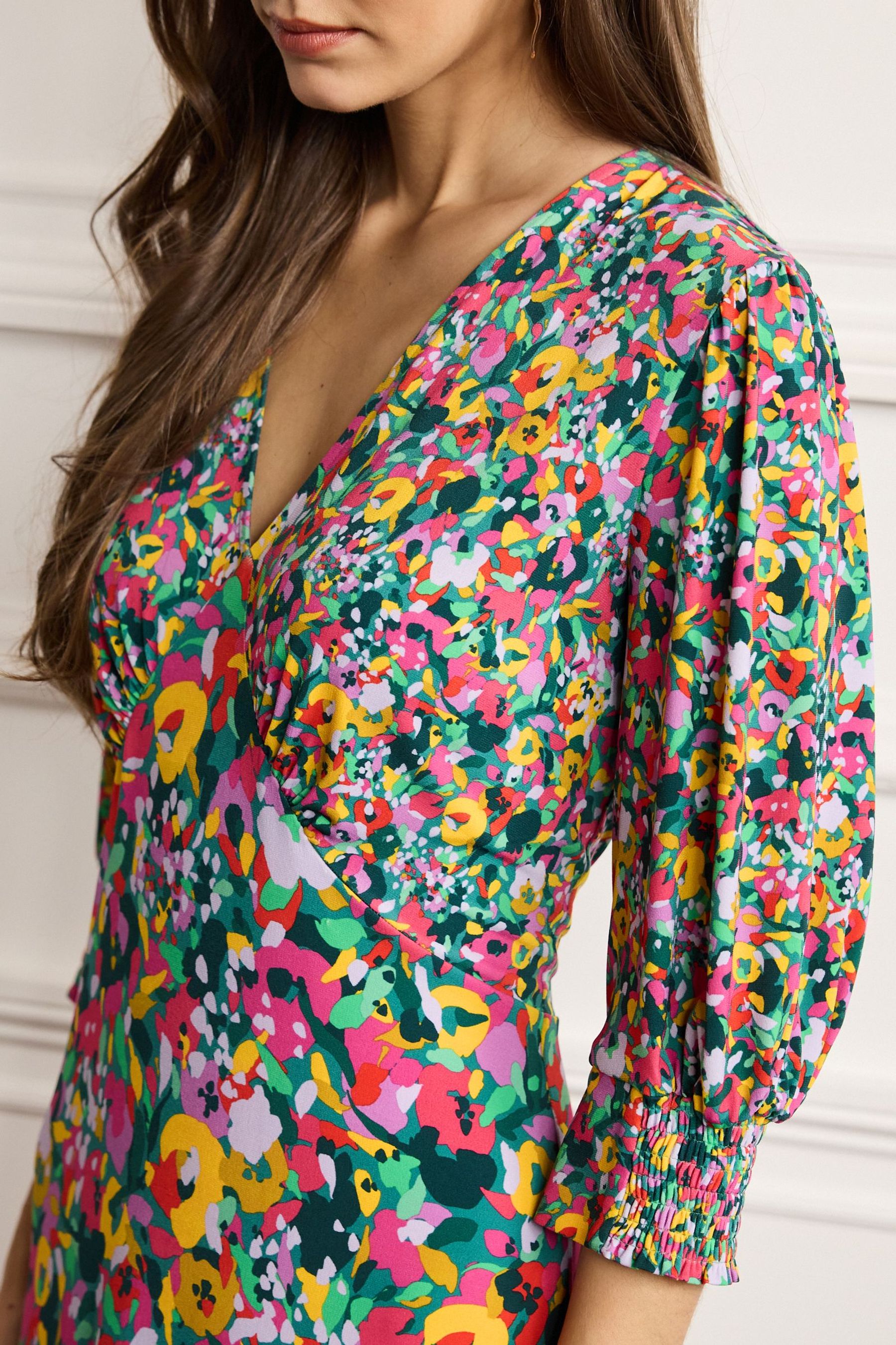 V neck day dress top