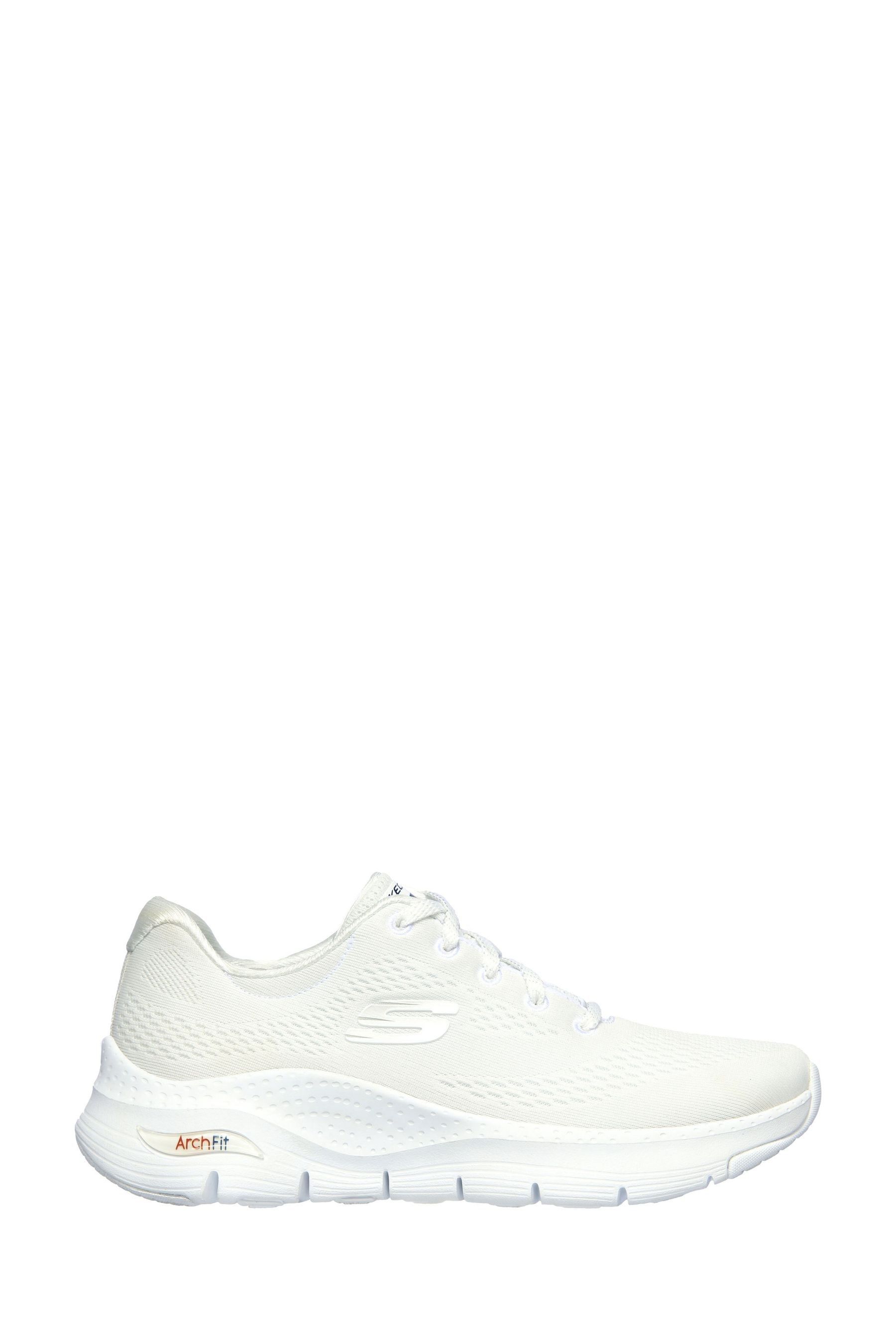 White skechers size 8 top