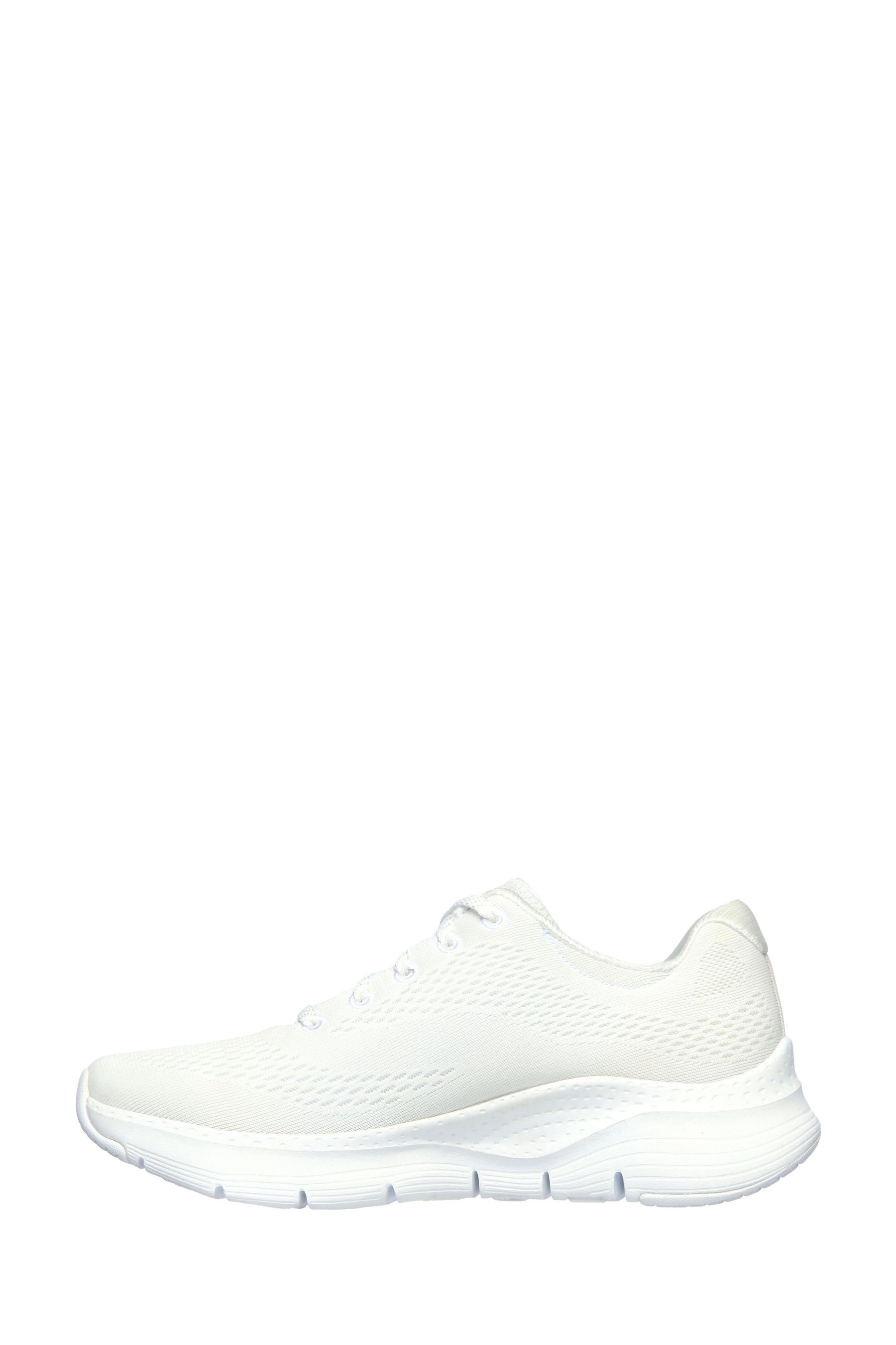 White skechers size 6 new arrivals