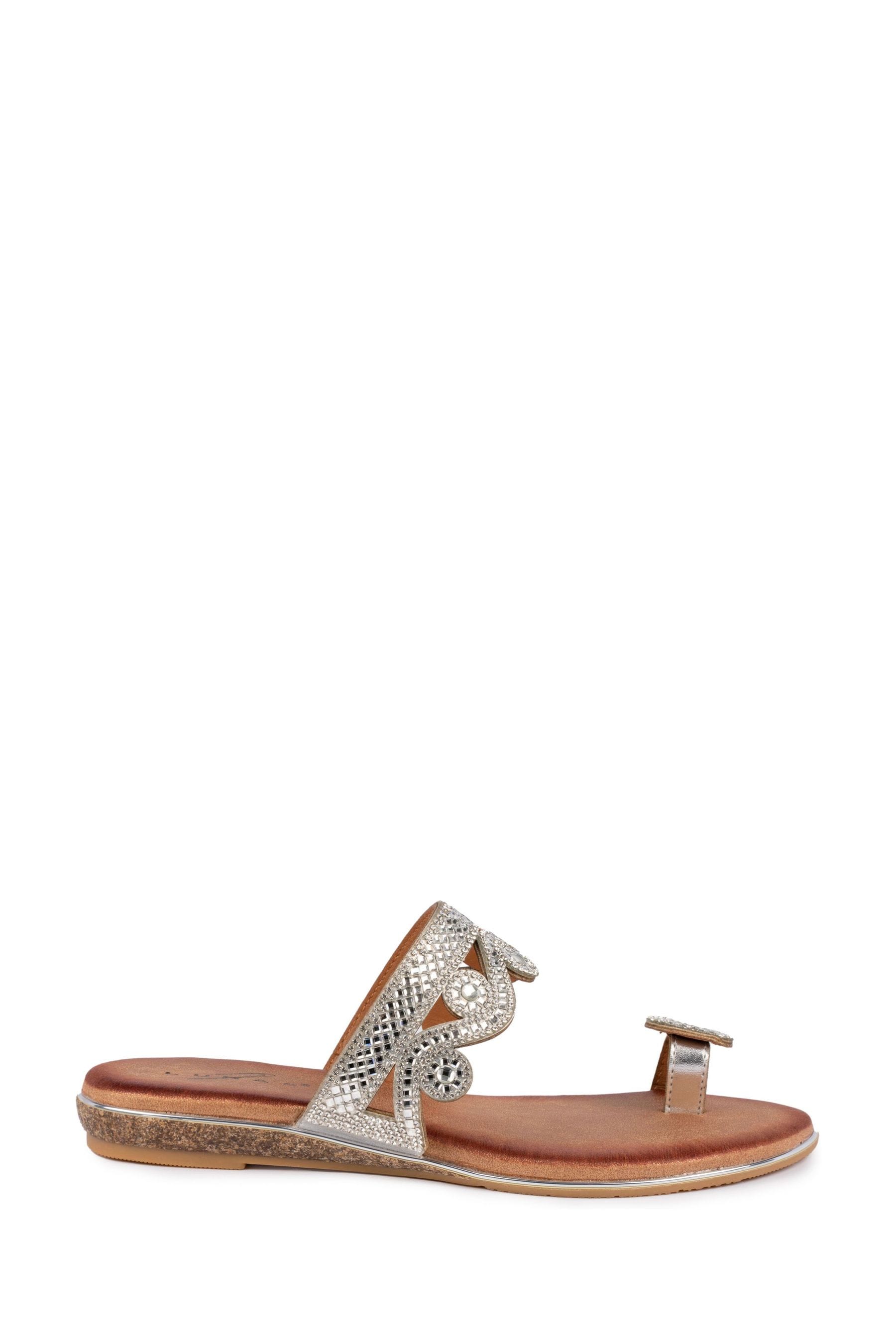 Toe loop clearance sandals next