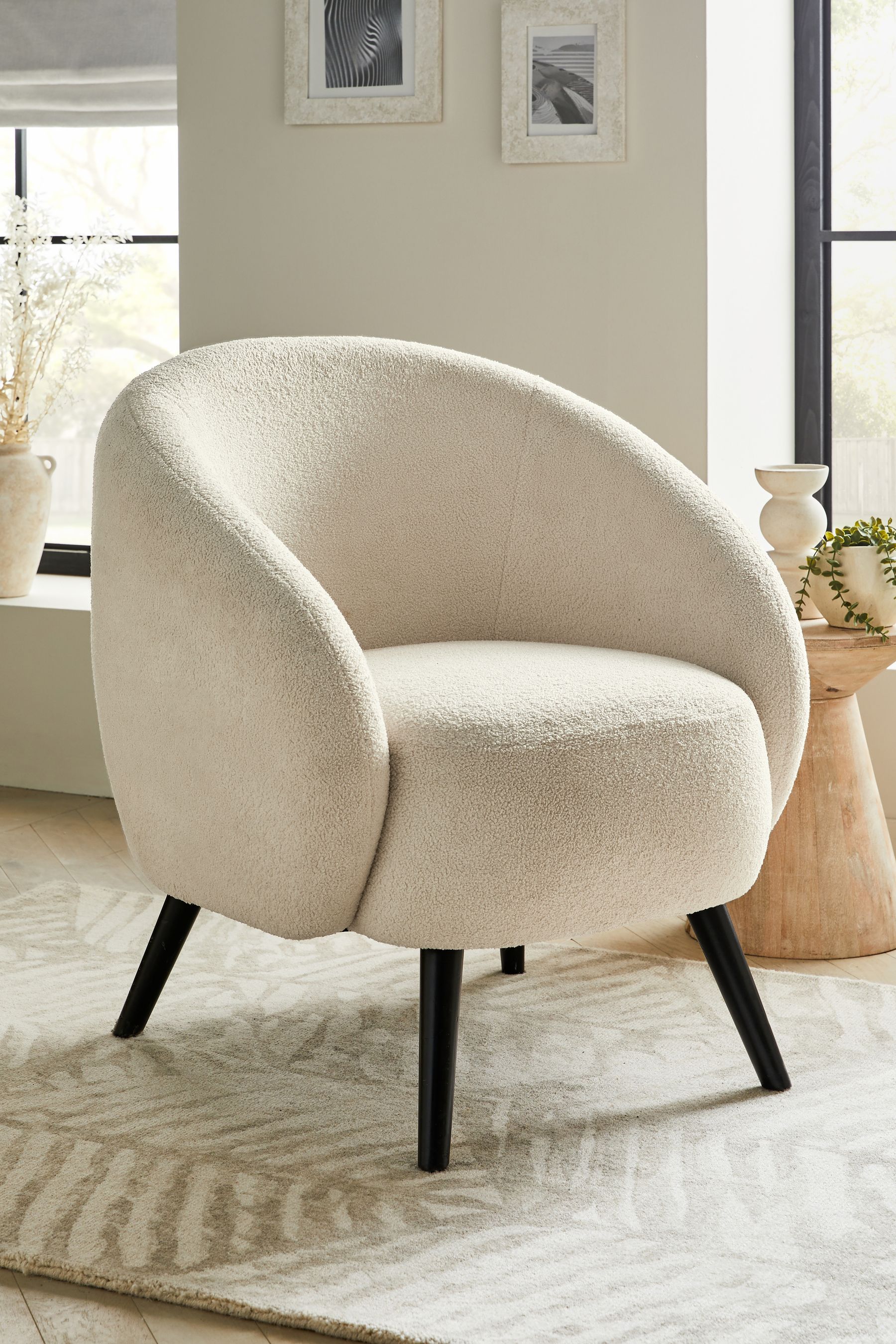 Cosy shop accent chair