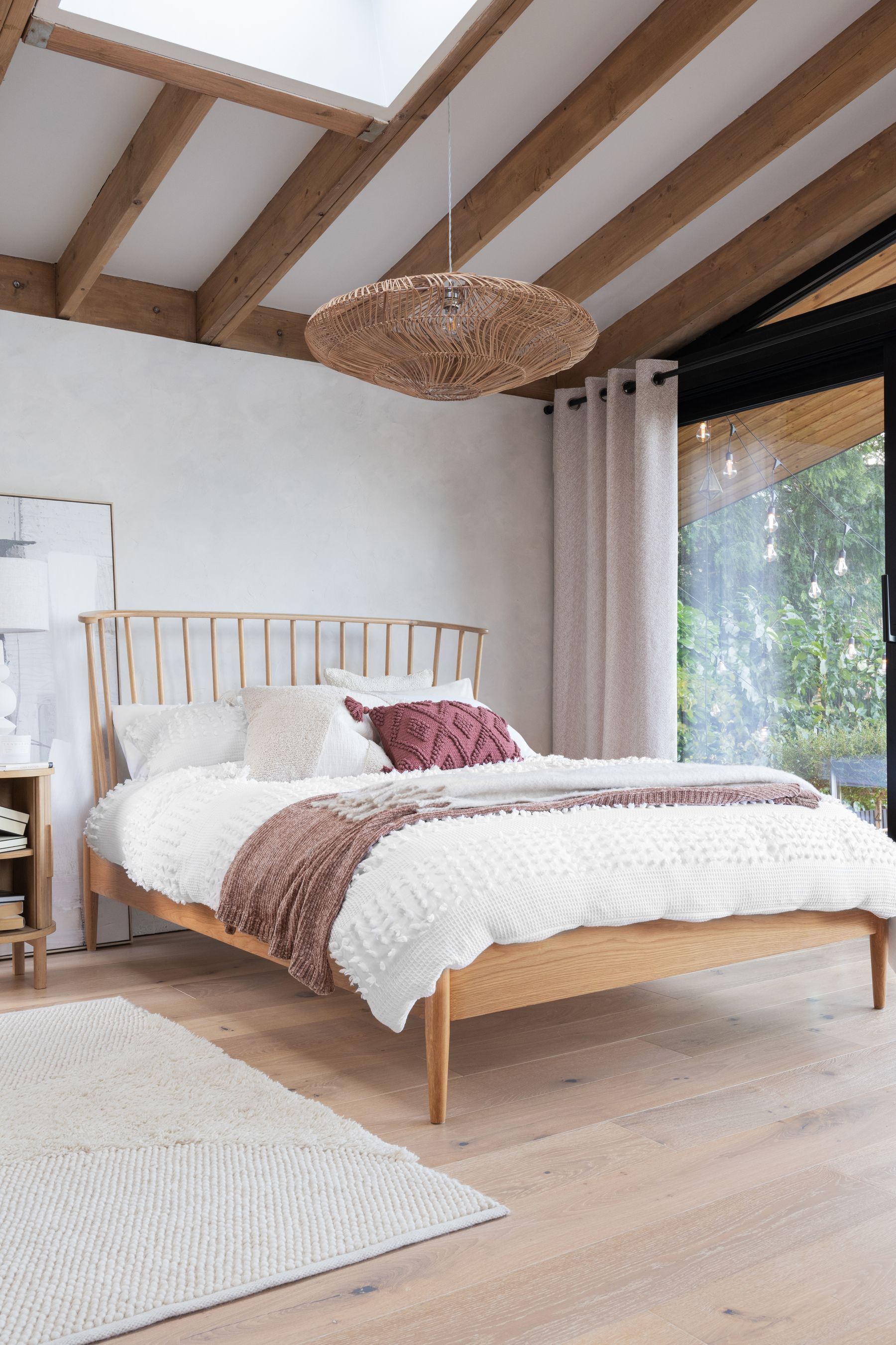 Spindle platform deals bed king