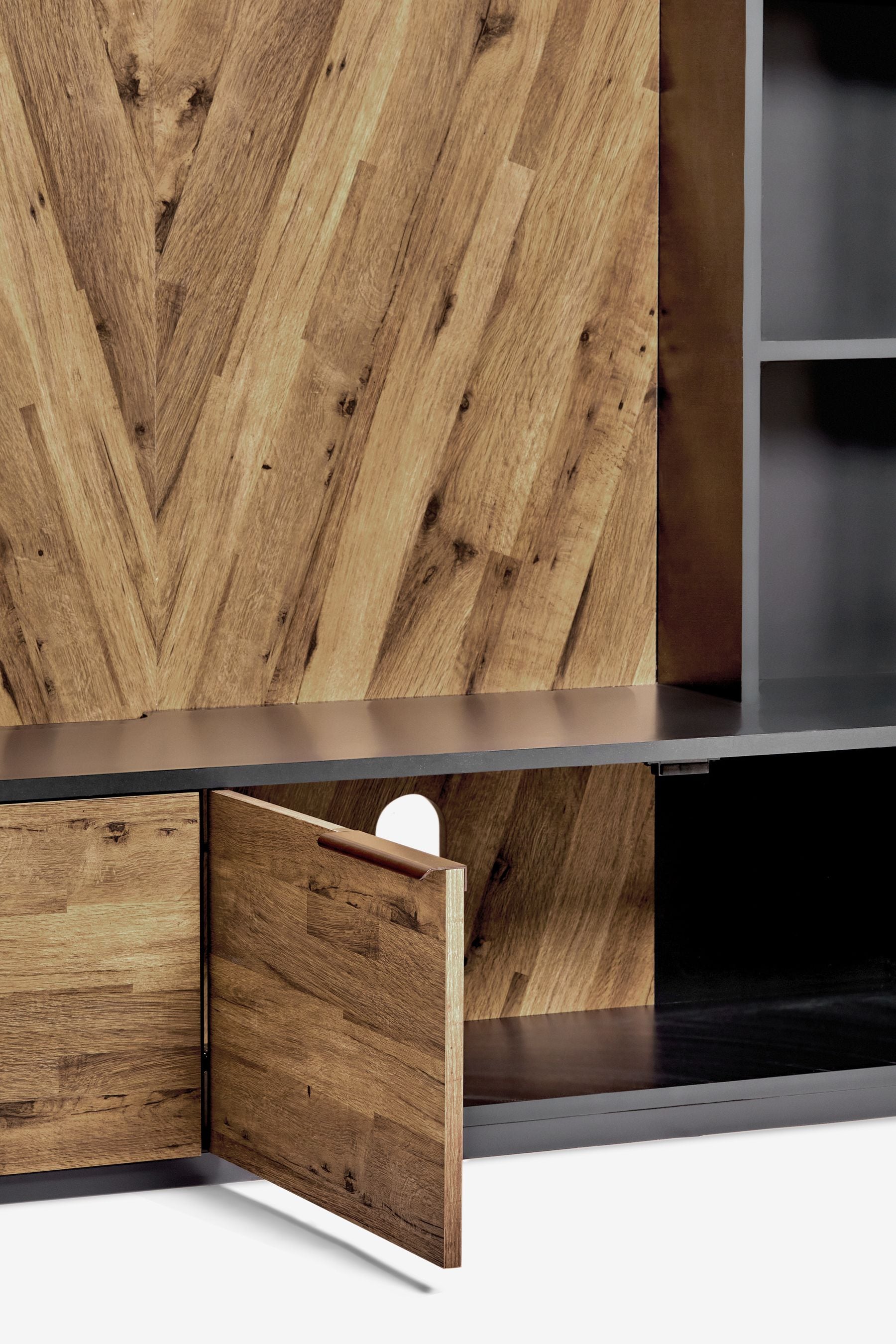 Oak wall store tv unit