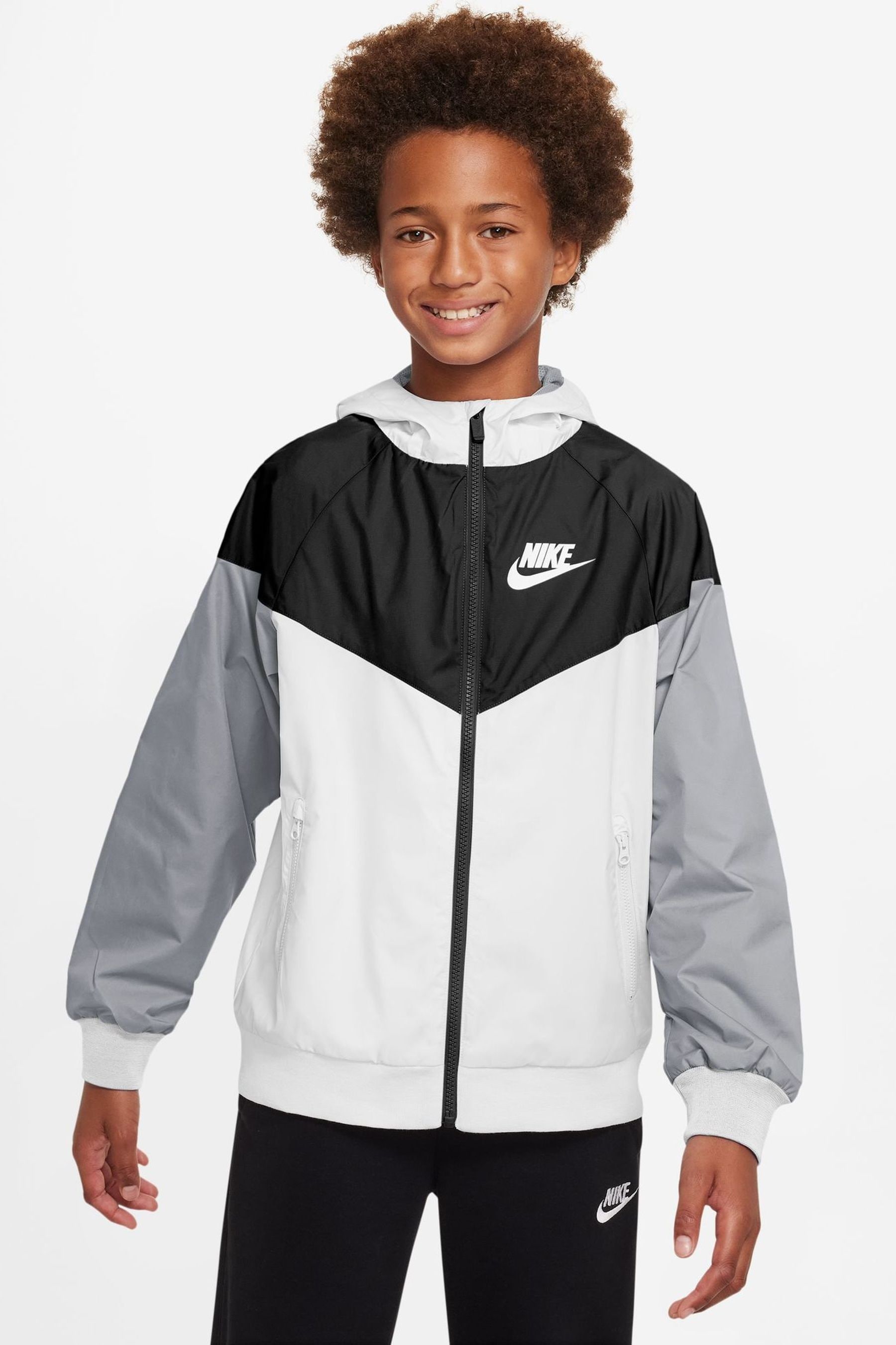 Nike windrunner online white and black