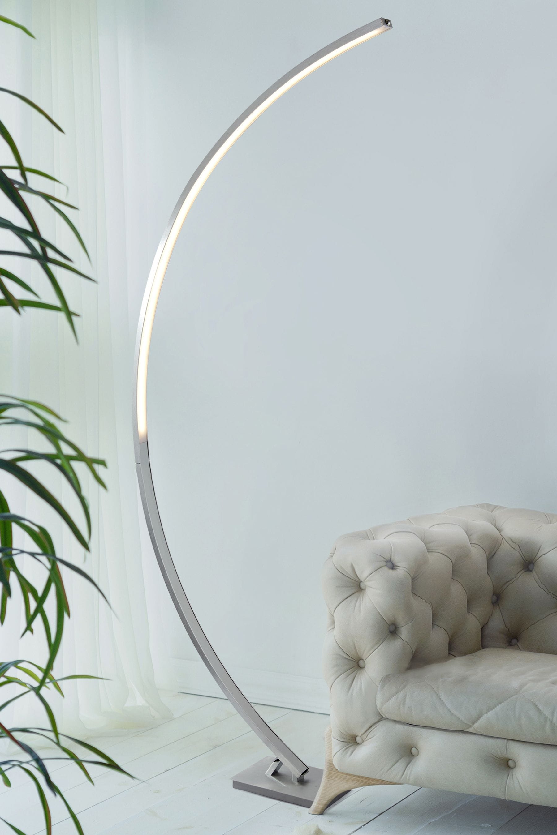 Curved floor deals lamp next