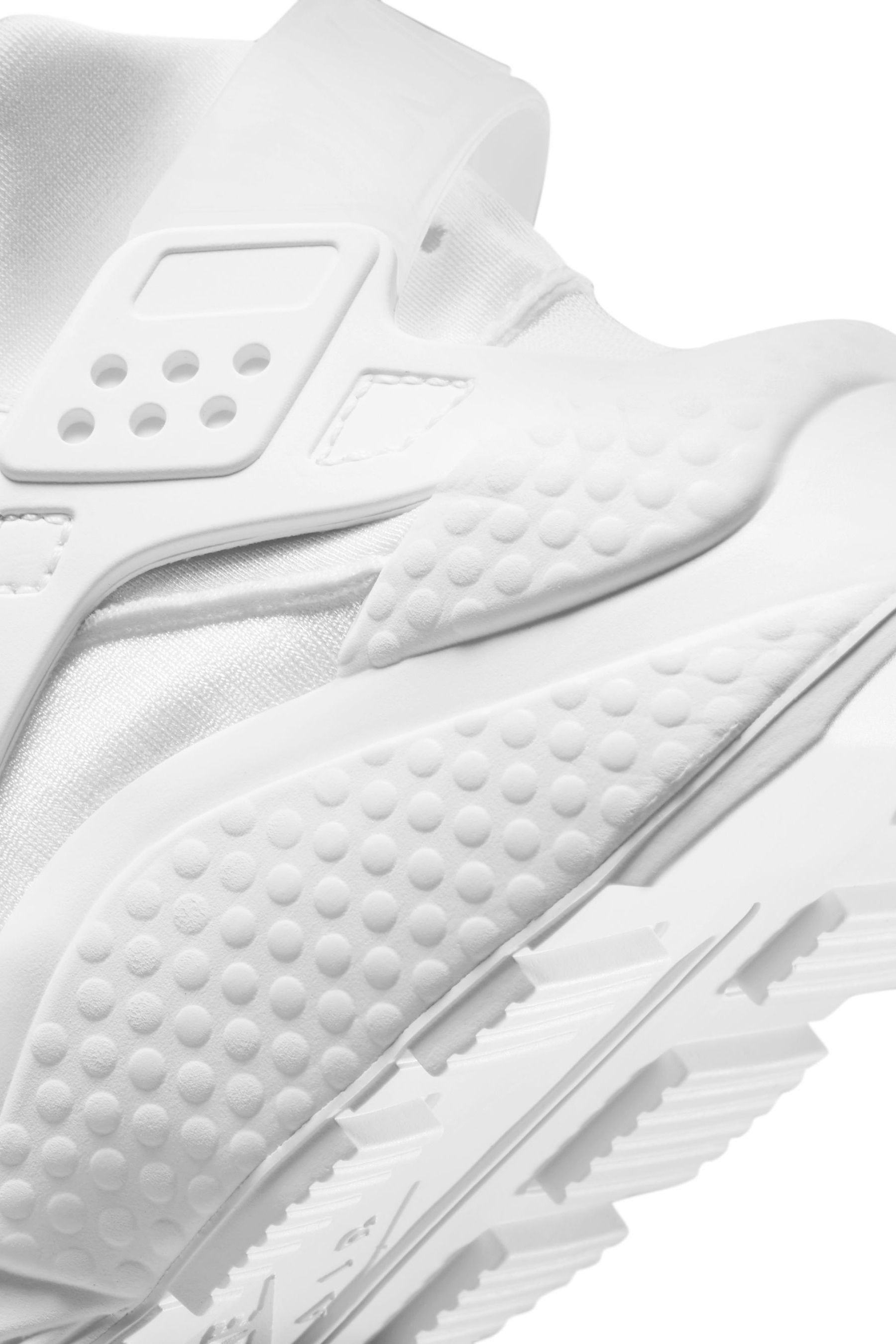 All white 2025 huaraches mens
