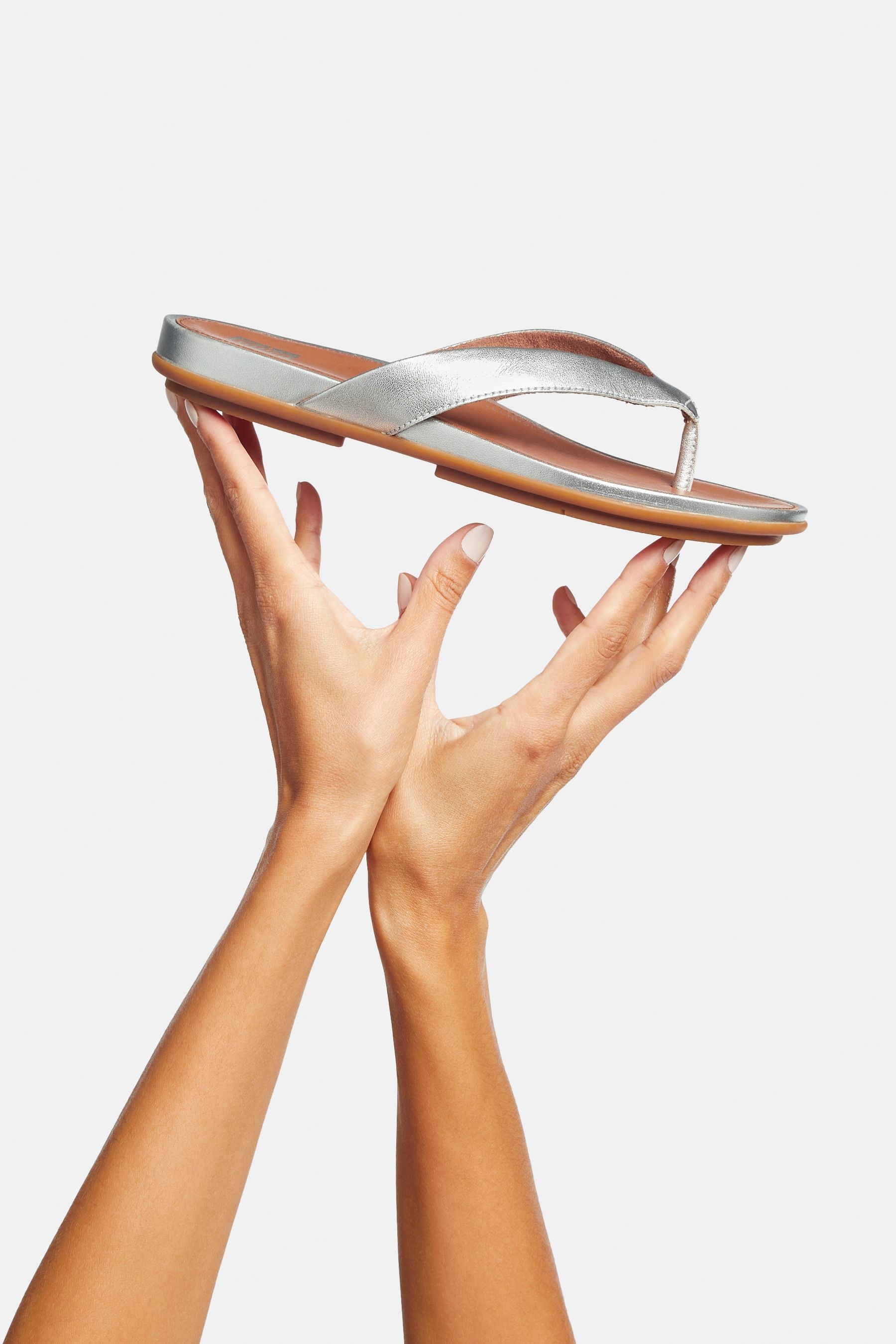 Metallic flip flop sandals sale