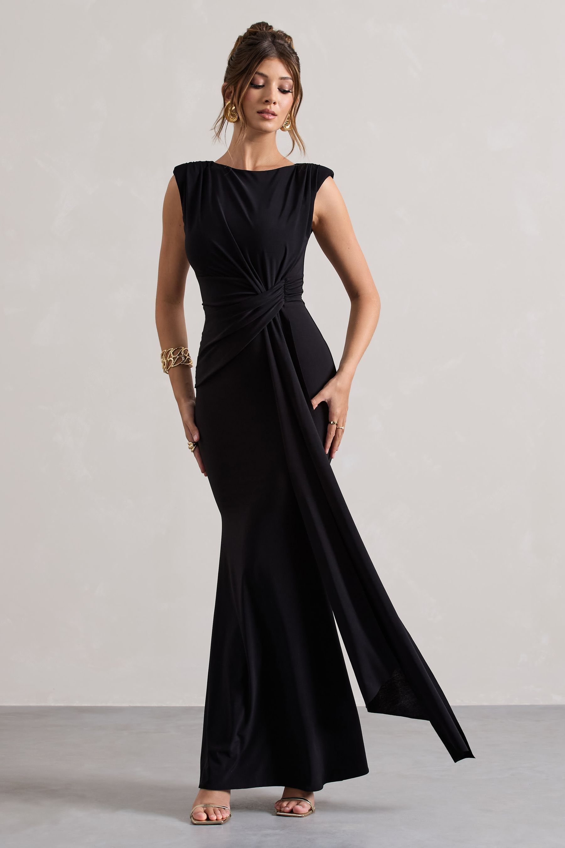 Black gown sleeveless 2025
