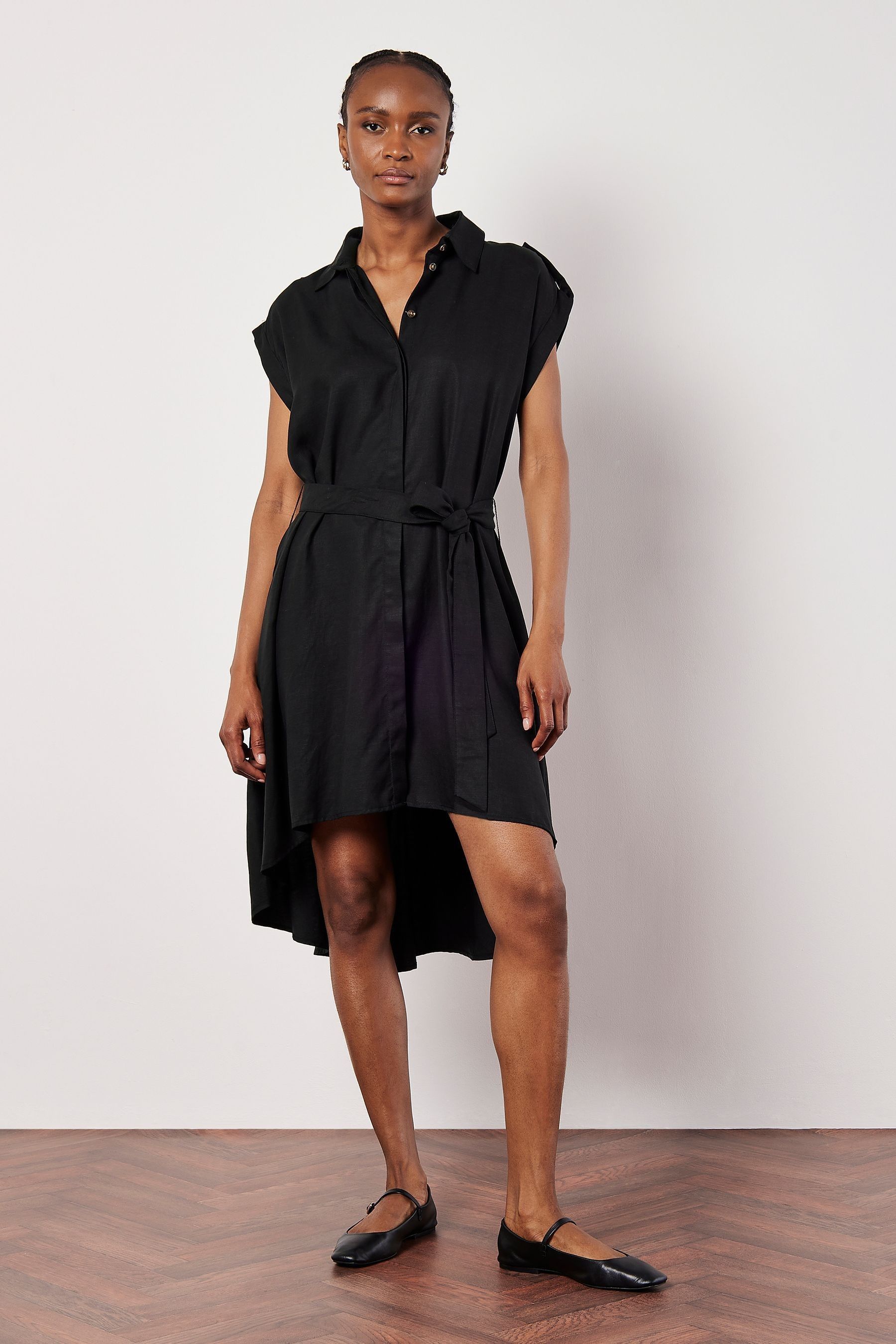 Apricot black dress shop