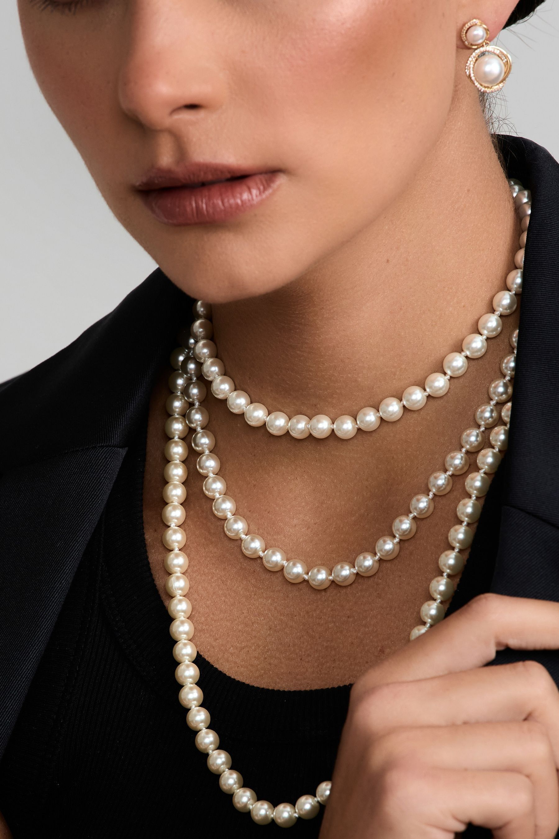 Graduated pearl necklace on sale