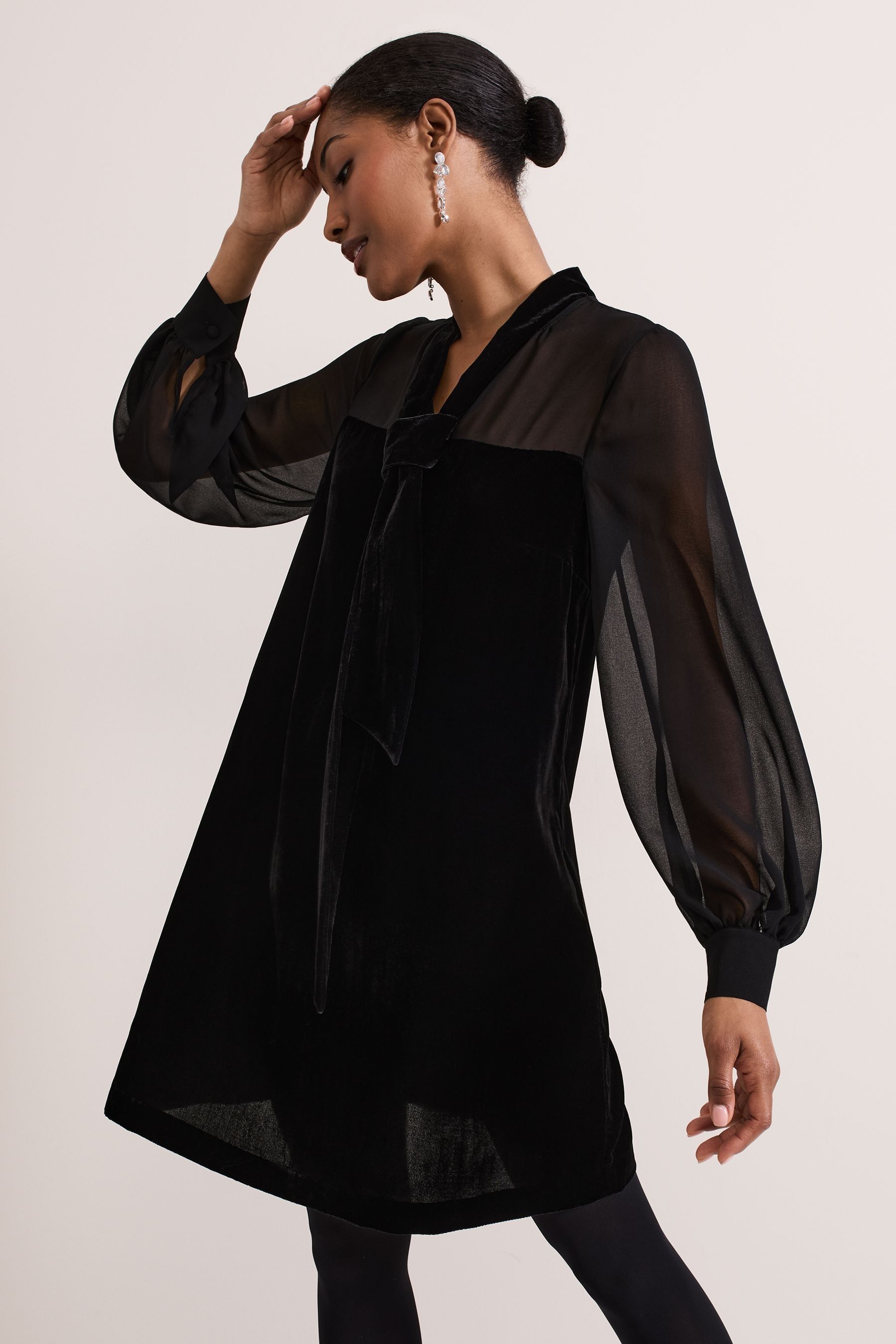 Black velvet tunic dress outlet