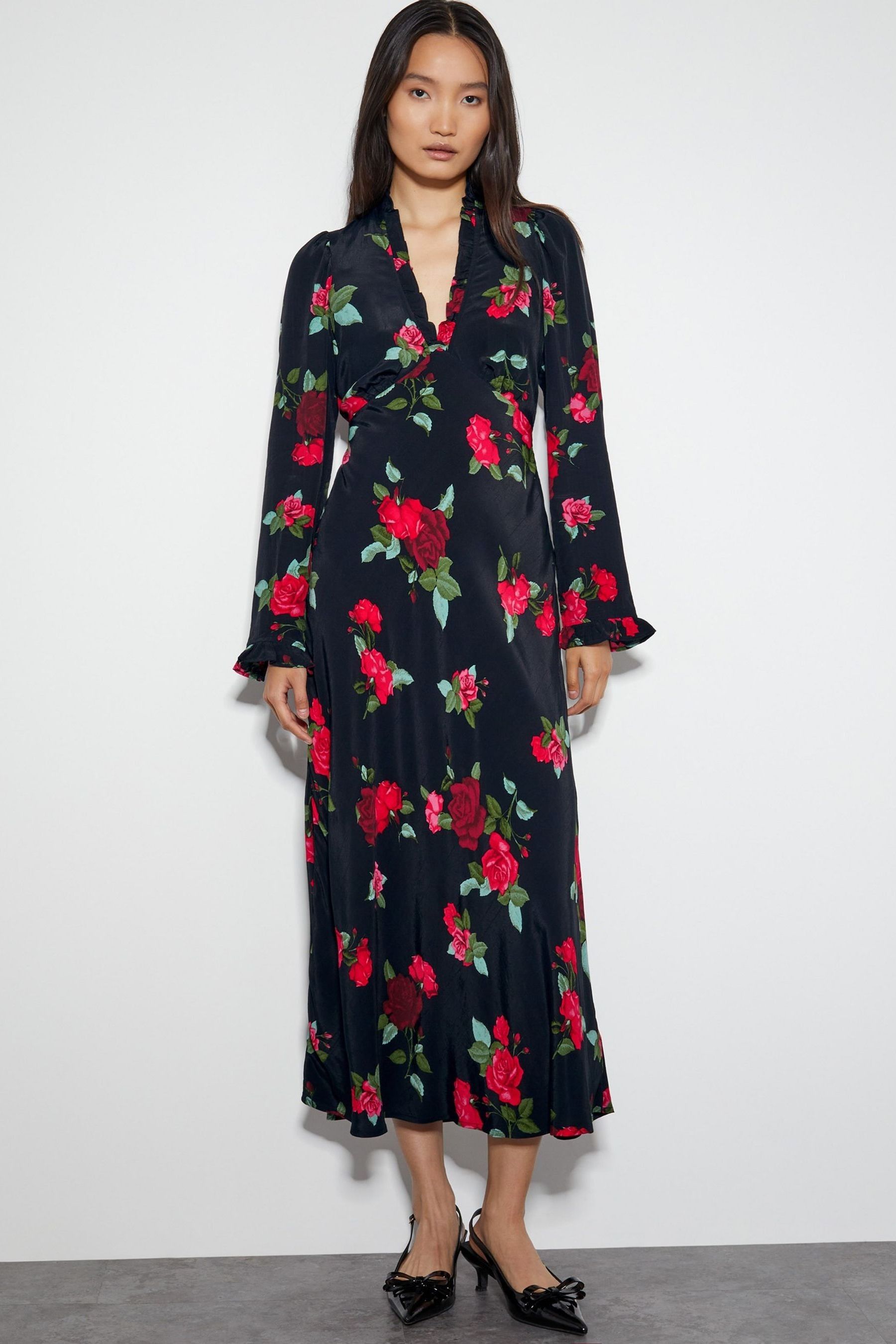 Black and rose dress store