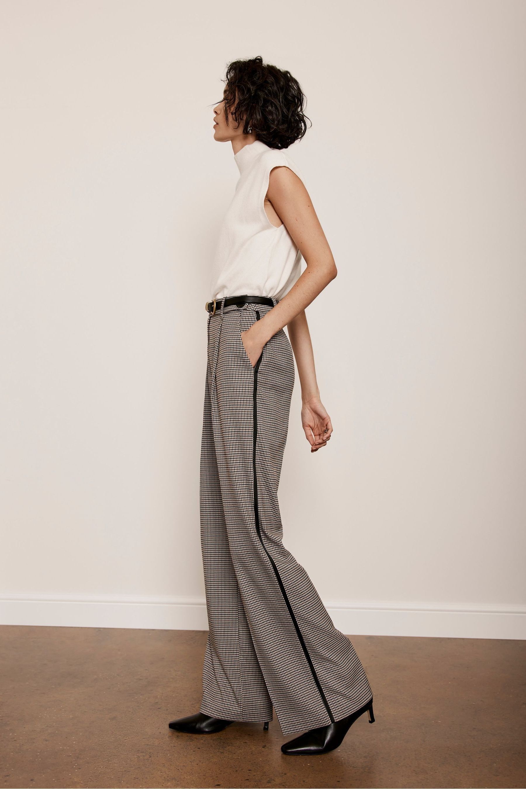 Checked trousers with side stripe outlet
