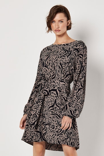 straight-cut dress with petal print