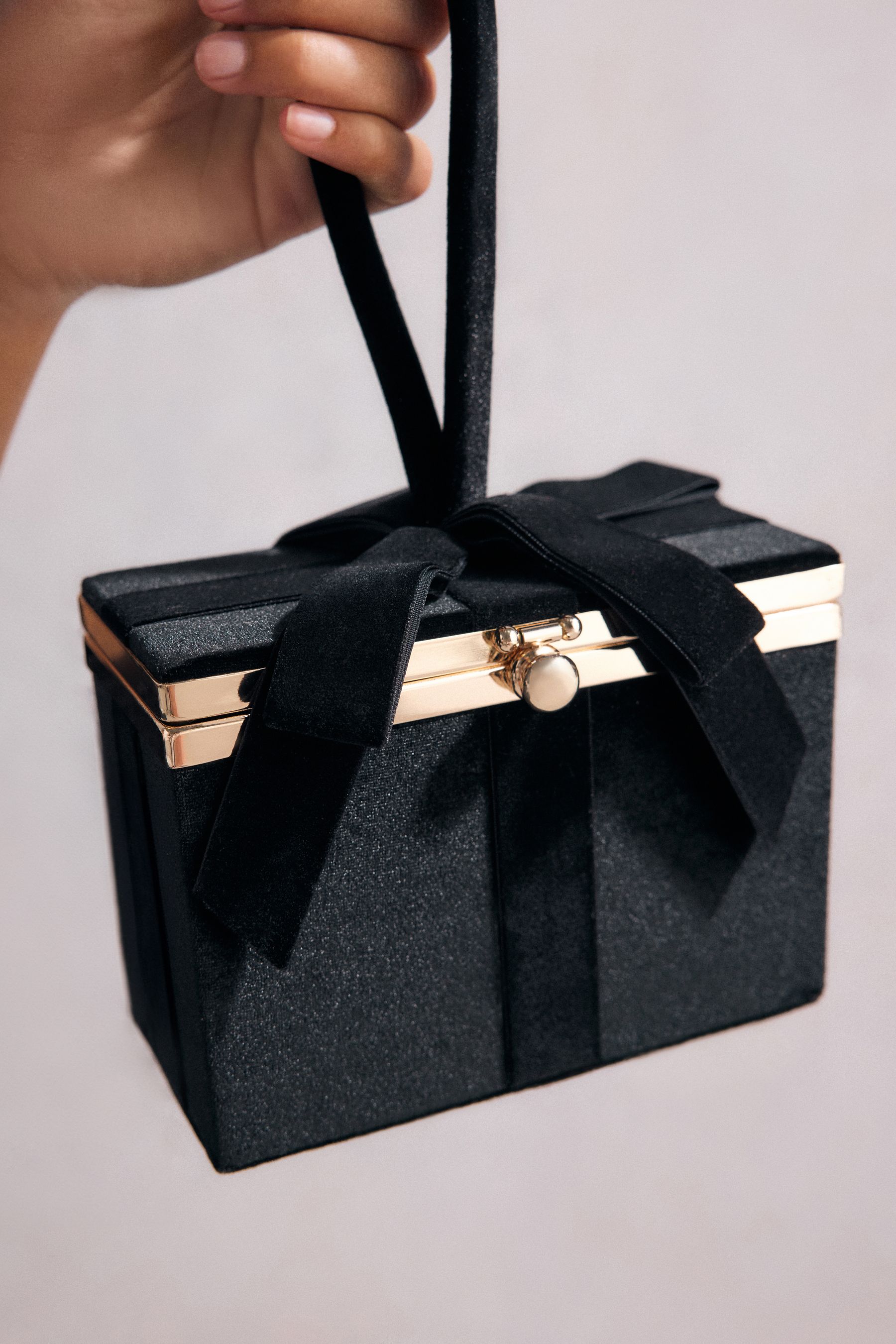 Black dress clutch outlet