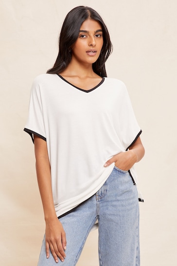 Friends Like These White/Black Tipped Petite Short Sleeve V Neck Tunic Top