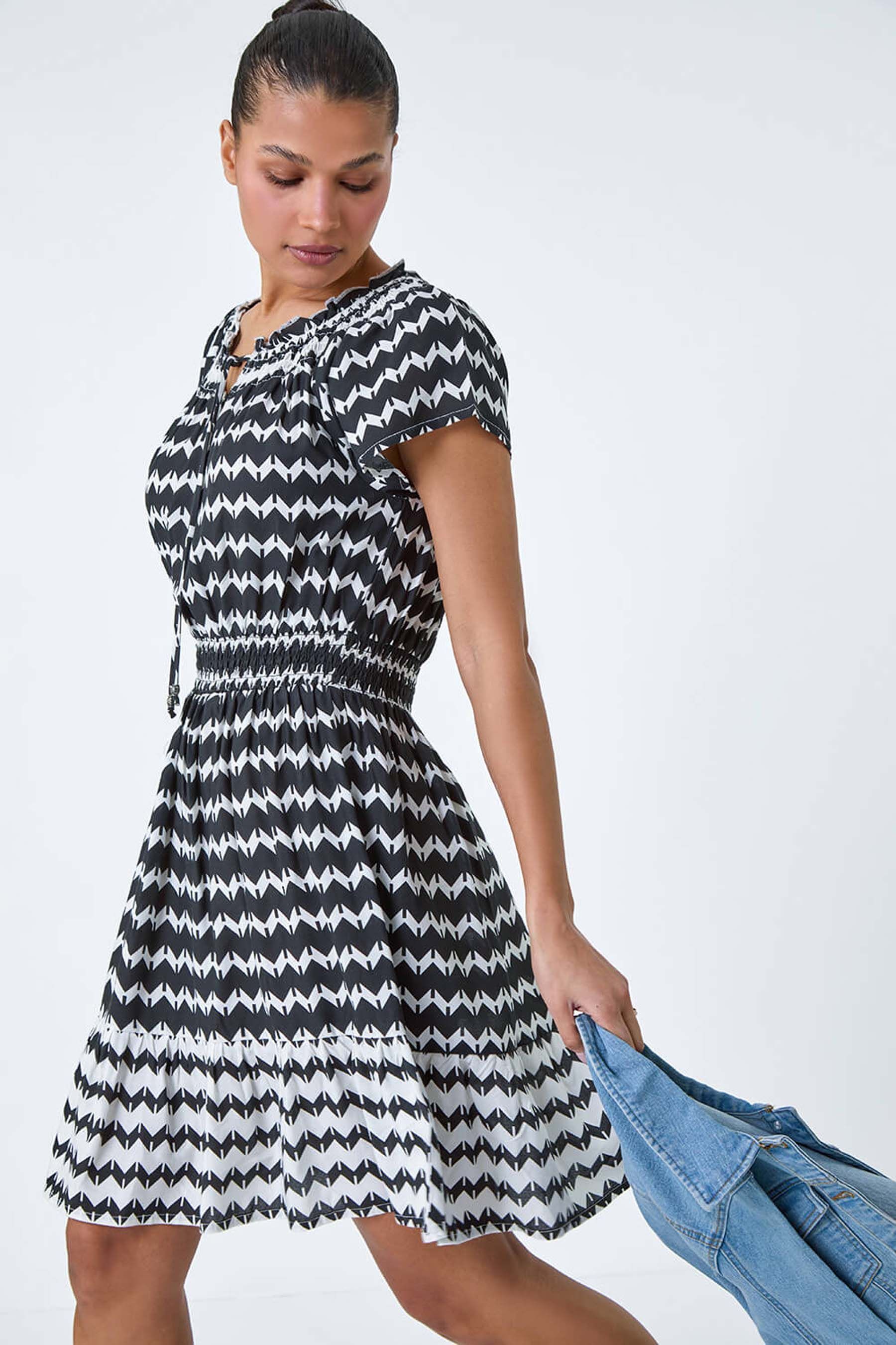 Black and white zig zag dress online